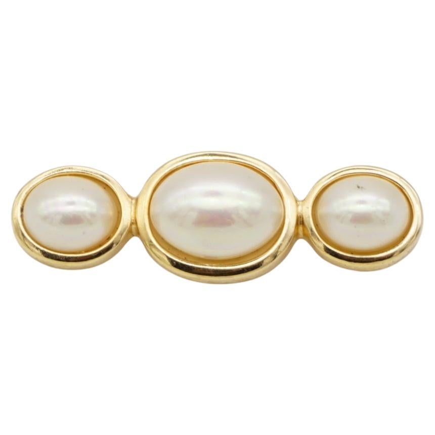 Christian Dior Vintage 1980s White Oval Trio Pearl Long Bar Elegant Gold Brooch For Sale