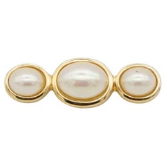 Christian Dior Vintage 1980s White Oval Trio Pearl Long Bar Elegant Gold Brooch