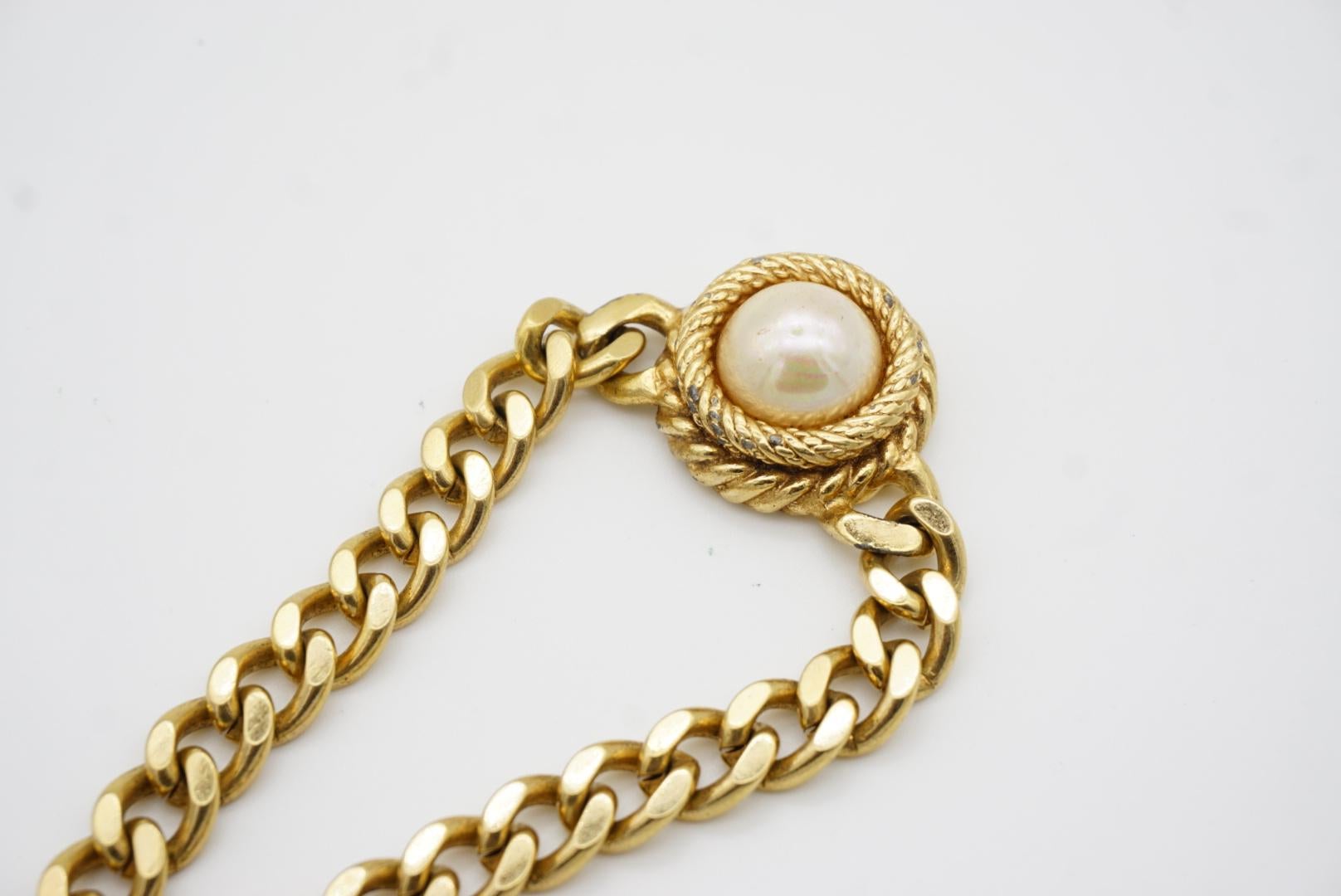 Christian Dior Vintage 1980s White Pearl Cabochon Pendant Curb Link Necklace For Sale 6