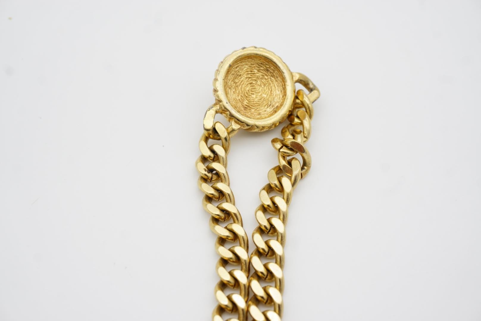 Christian Dior Vintage 1980s White Pearl Cabochon Pendant Curb Link Necklace For Sale 8