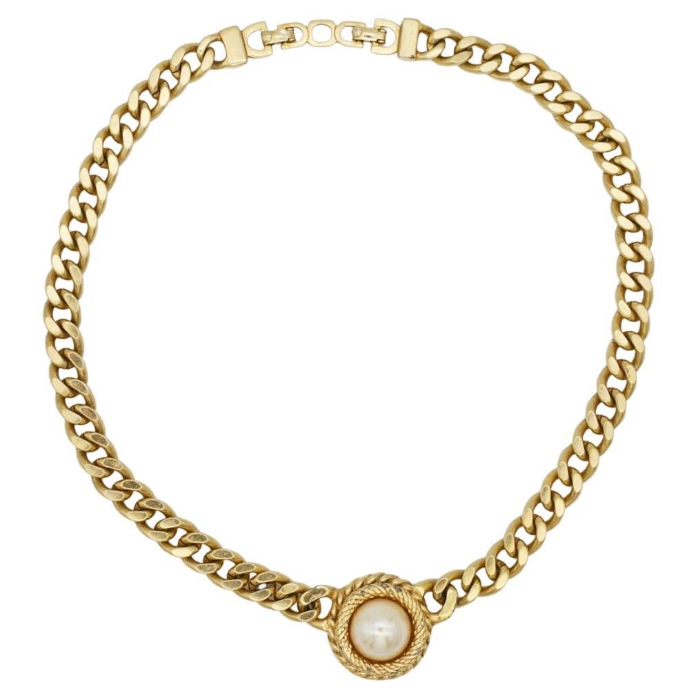 Christian Dior Vintage 1980s White Pearl Cabochon Pendant Curb Link Choker Necklace, Gold Plated

Very good condition. Light scratches or colour loss, barely noticeable. 100% Genuine.

Marked 'Chr.Dior (C) '. Rare to find. 

Materials: Gold Plated