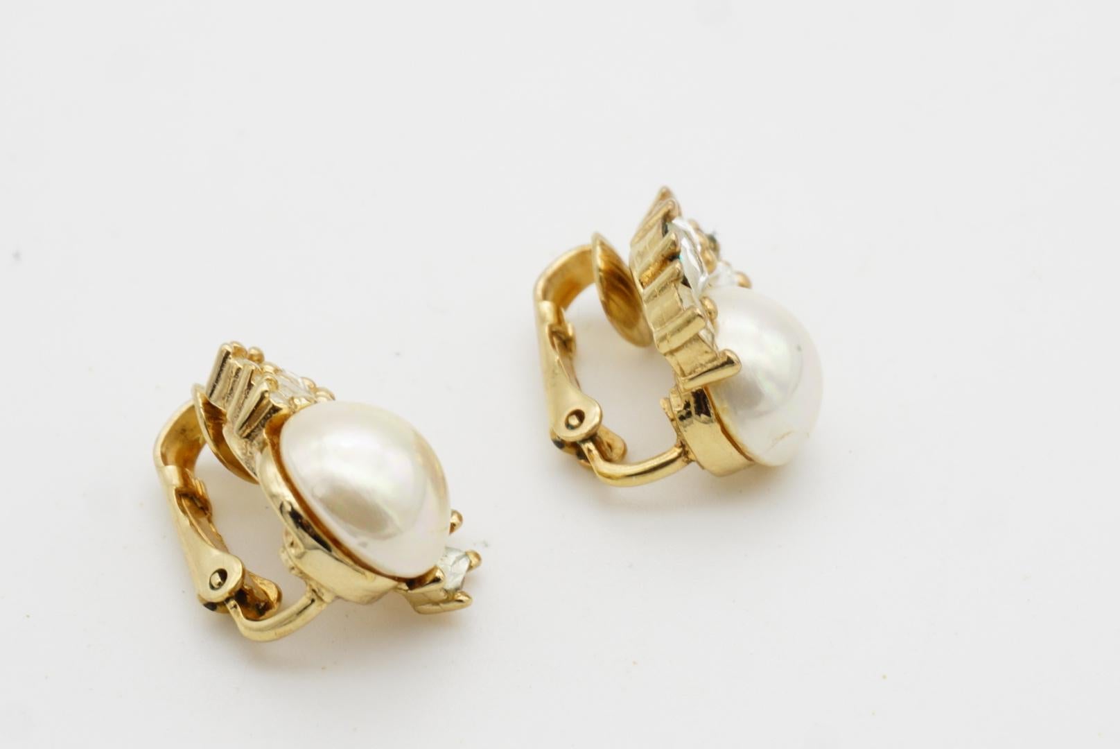 Christian Dior Vintage 1980er Jahre Weiß Perle Cluster Kristalle Flügel Blumenohrringe im Angebot 5