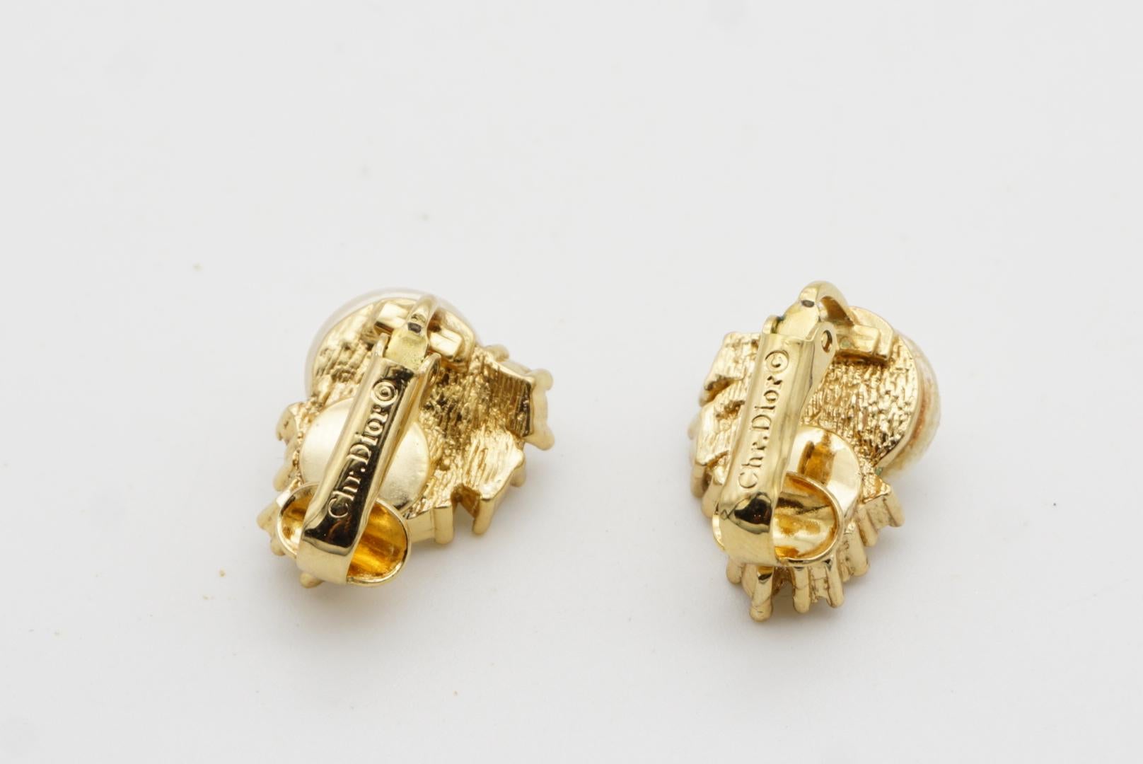 Christian Dior Vintage 1980er Jahre Weiß Perle Cluster Kristalle Flügel Blumenohrringe im Angebot 7