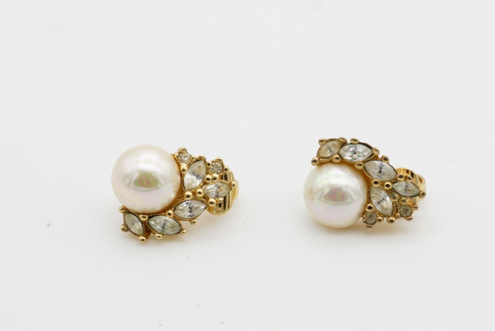 Christian Dior Vintage 1980er Jahre Weiß Perle Cluster Kristalle Flügel Blumenohrringe im Angebot 4