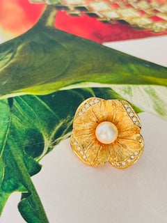 Christian Dior Vintage 1980s White Pearl Crystals Flower Clover Gold Pin Brooch