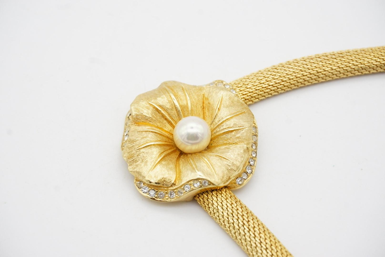 Christian Dior, collier Omega vintage en maille fleurie, perles blanches et cristaux, années 1980 en vente 8