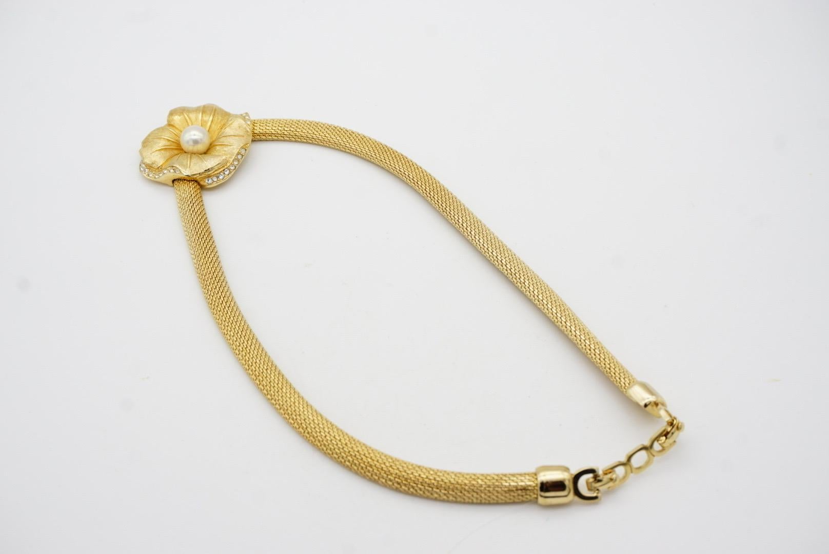 Christian Dior, collier Omega vintage en maille fleurie, perles blanches et cristaux, années 1980 en vente 10