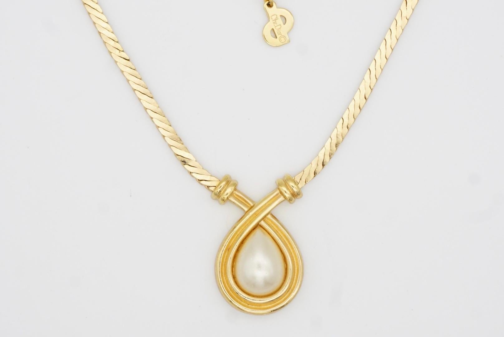 Christian Dior Vintage 1980s White Pearl Crystals Water Drop Pendant Necklace For Sale 5