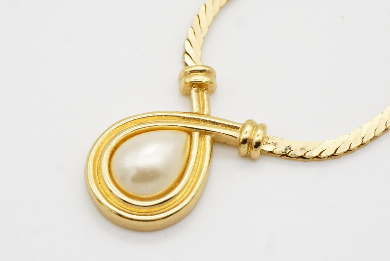 Christian Dior Vintage 1980s White Pearl Crystals Water Drop Pendant Necklace For Sale 6