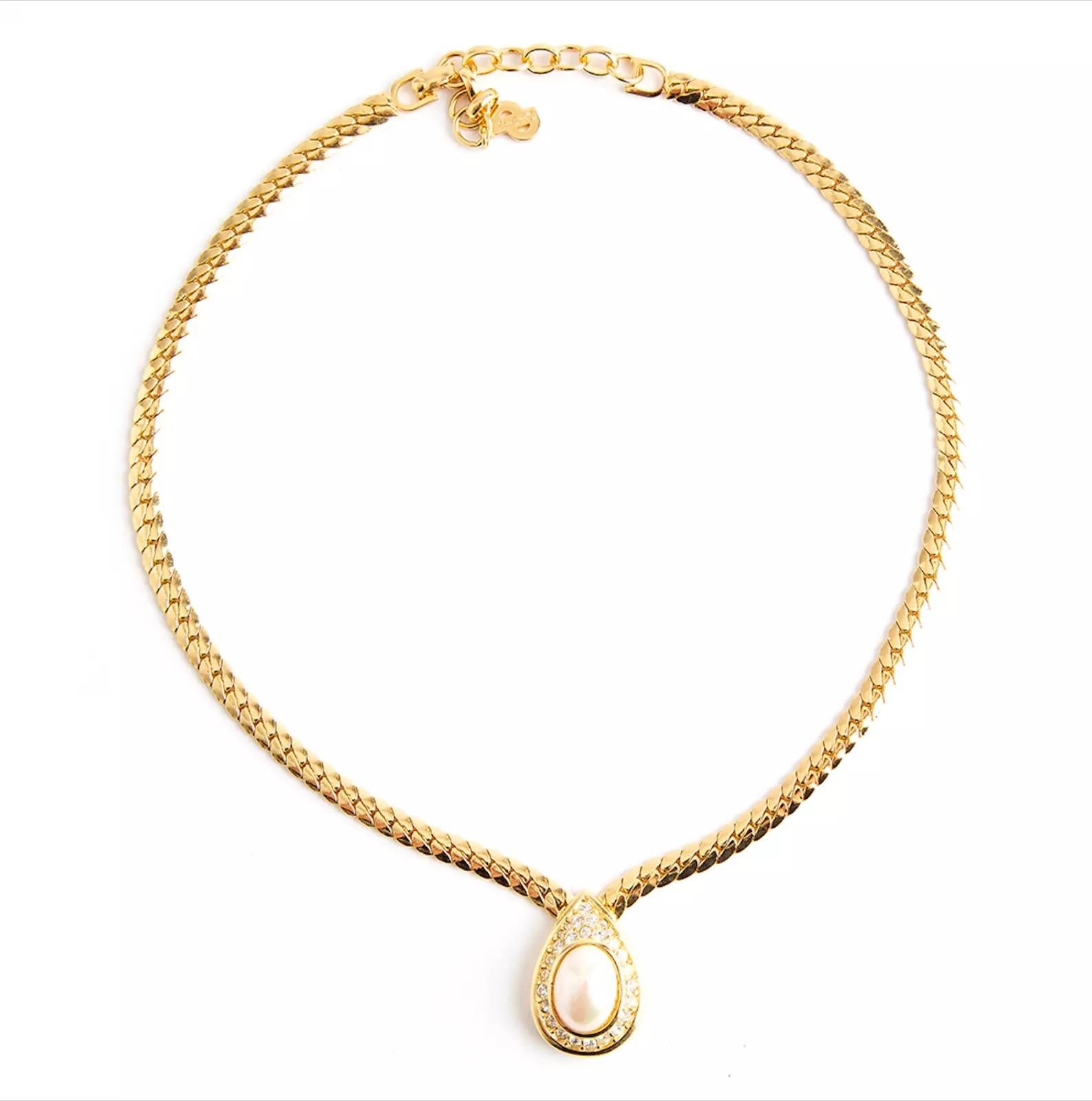 Christian Dior Vintage 1980s White Pearl Crystals Water Drop Pendant Necklace For Sale 8