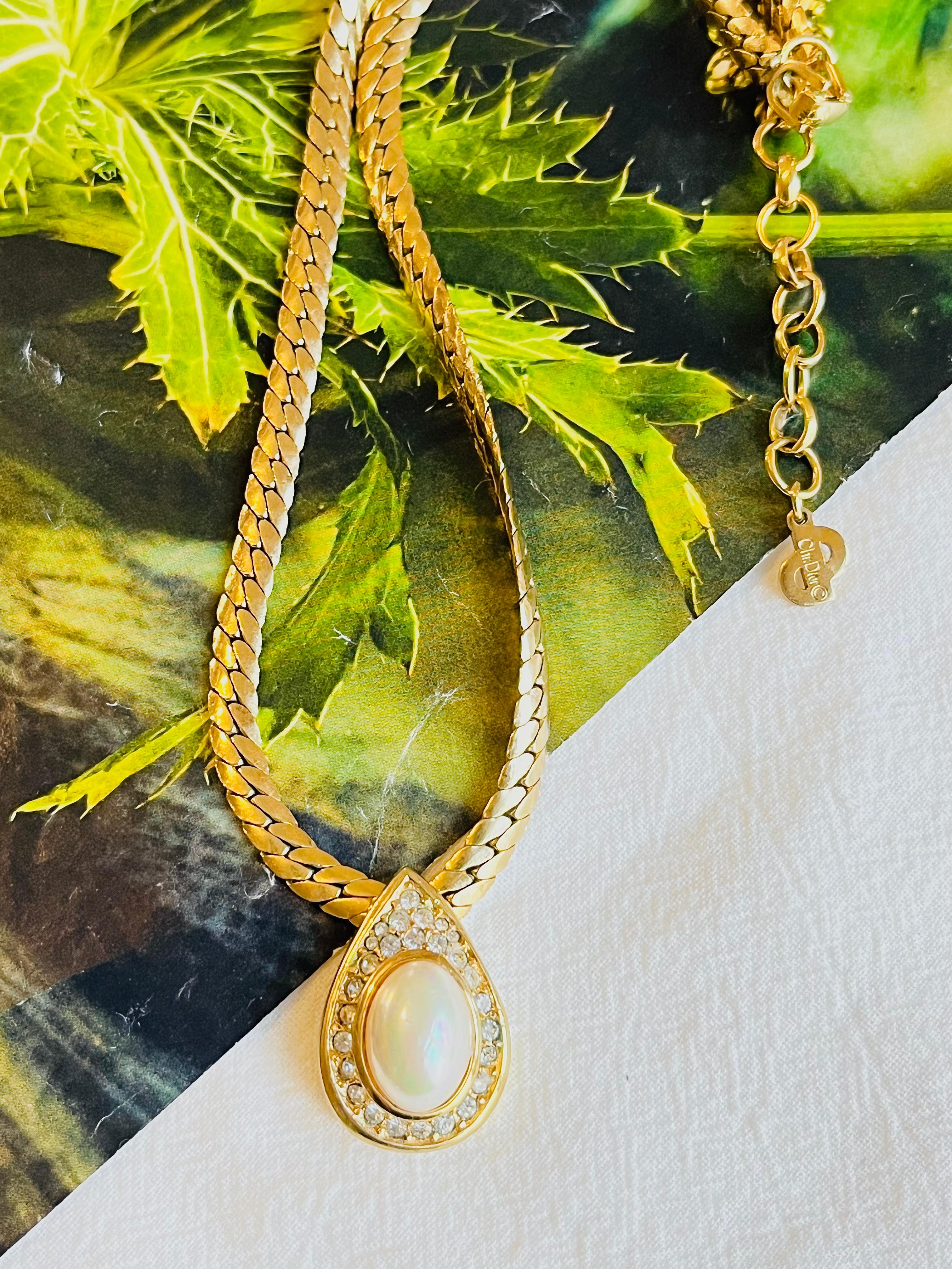Christian Dior Vintage 1980s White Pearl Crystals Water Drop Pendant Necklace In Excellent Condition For Sale In Wokingham, England