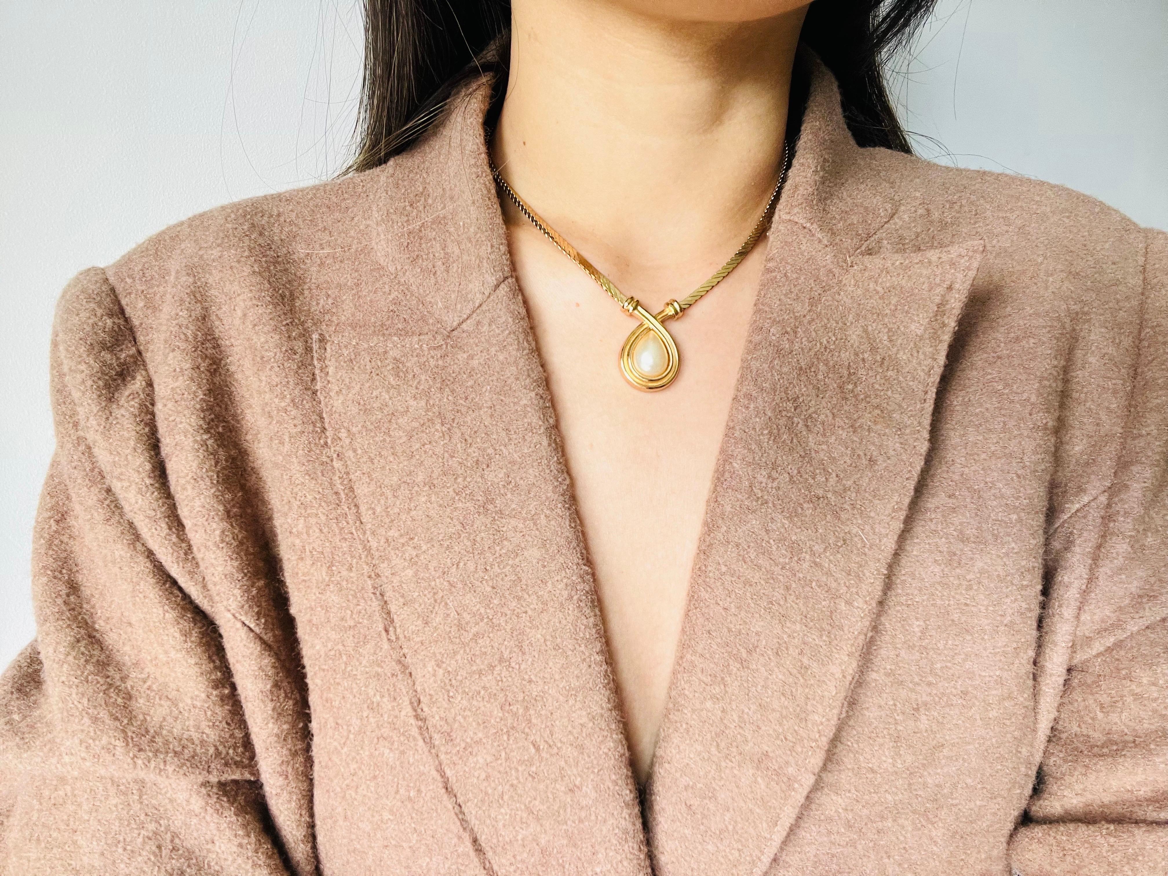 Christian Dior Vintage 1980s White Pearl Crystals Water Drop Pendant Necklace For Sale 2