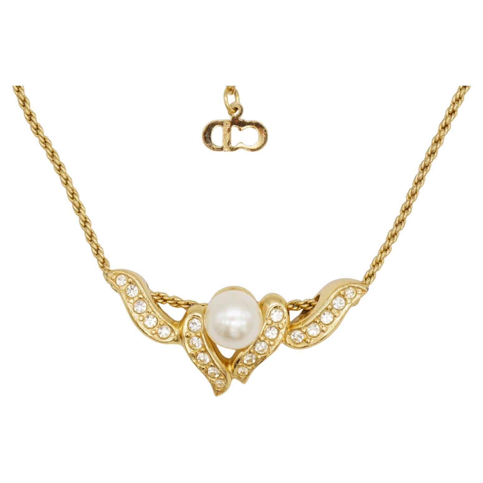 Christian Dior Vintage 1980s White Pearl Round Asymmetric Double Wings Necklace For Sale
