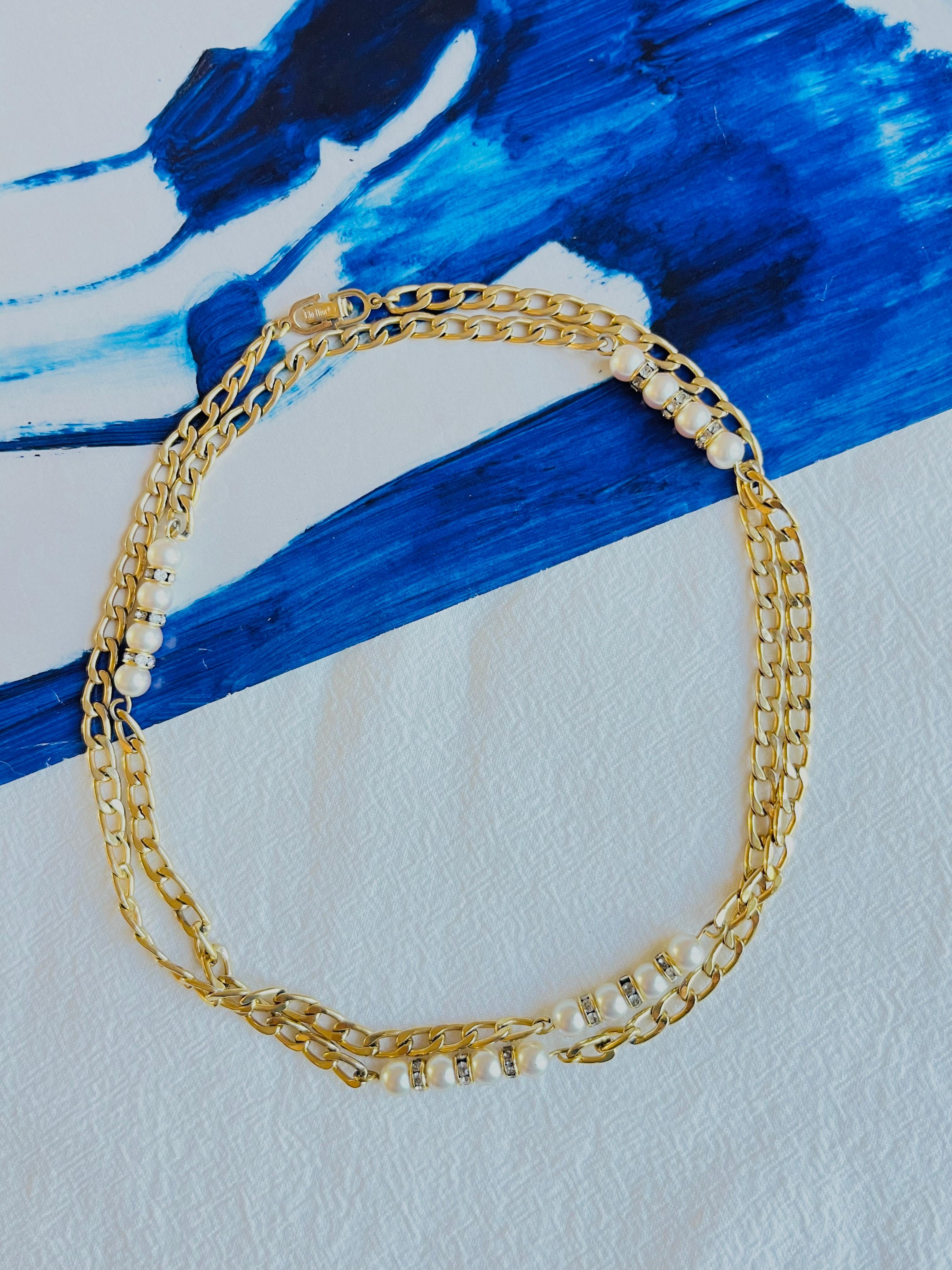 Christian Dior Vintage 1980s White Pearl Round Ball Crystals Gold Long Necklace (Art déco) im Angebot