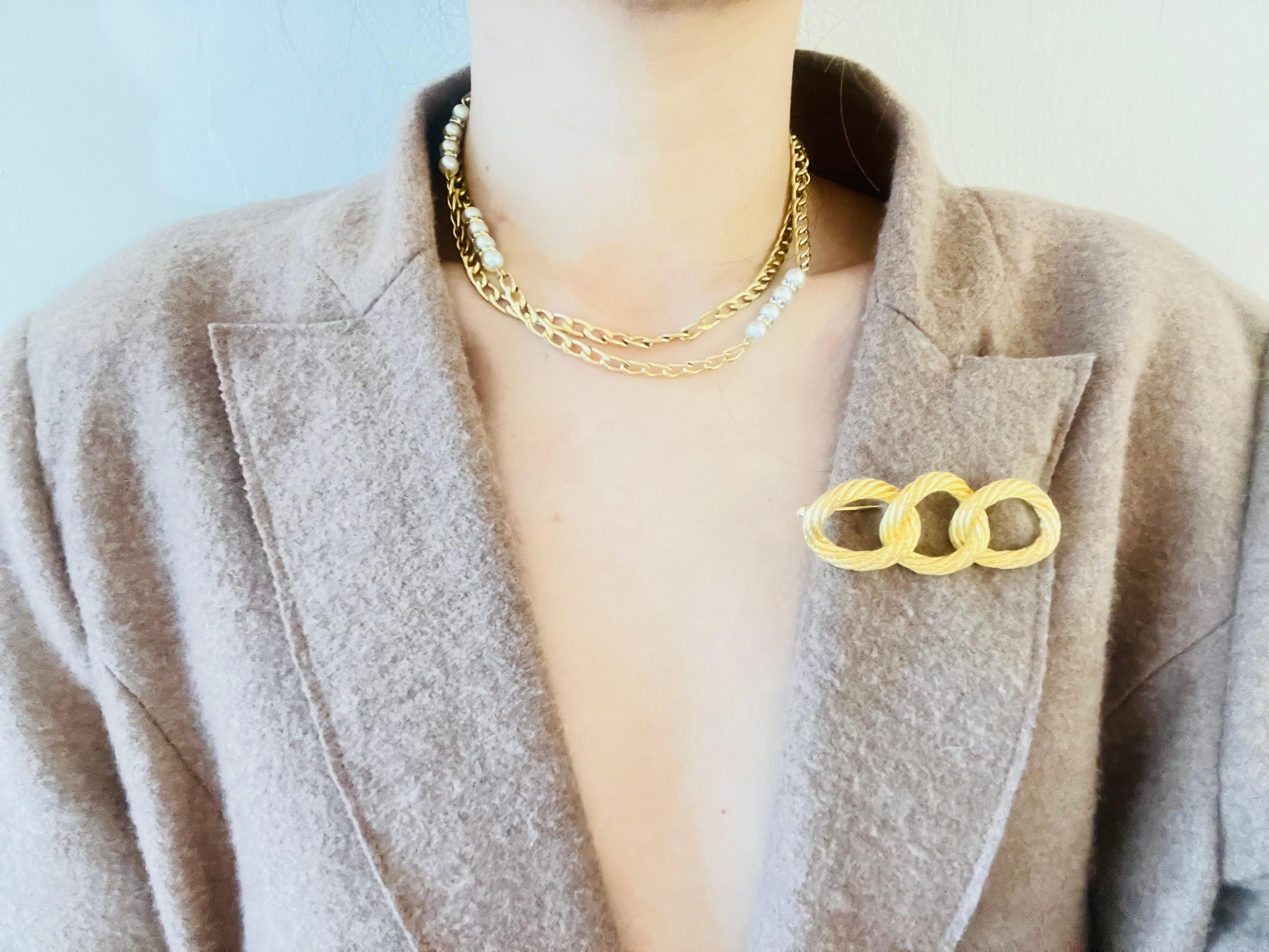 Christian Dior Vintage 1980s White Pearl Round Ball Crystals Gold Long Necklace im Angebot 3