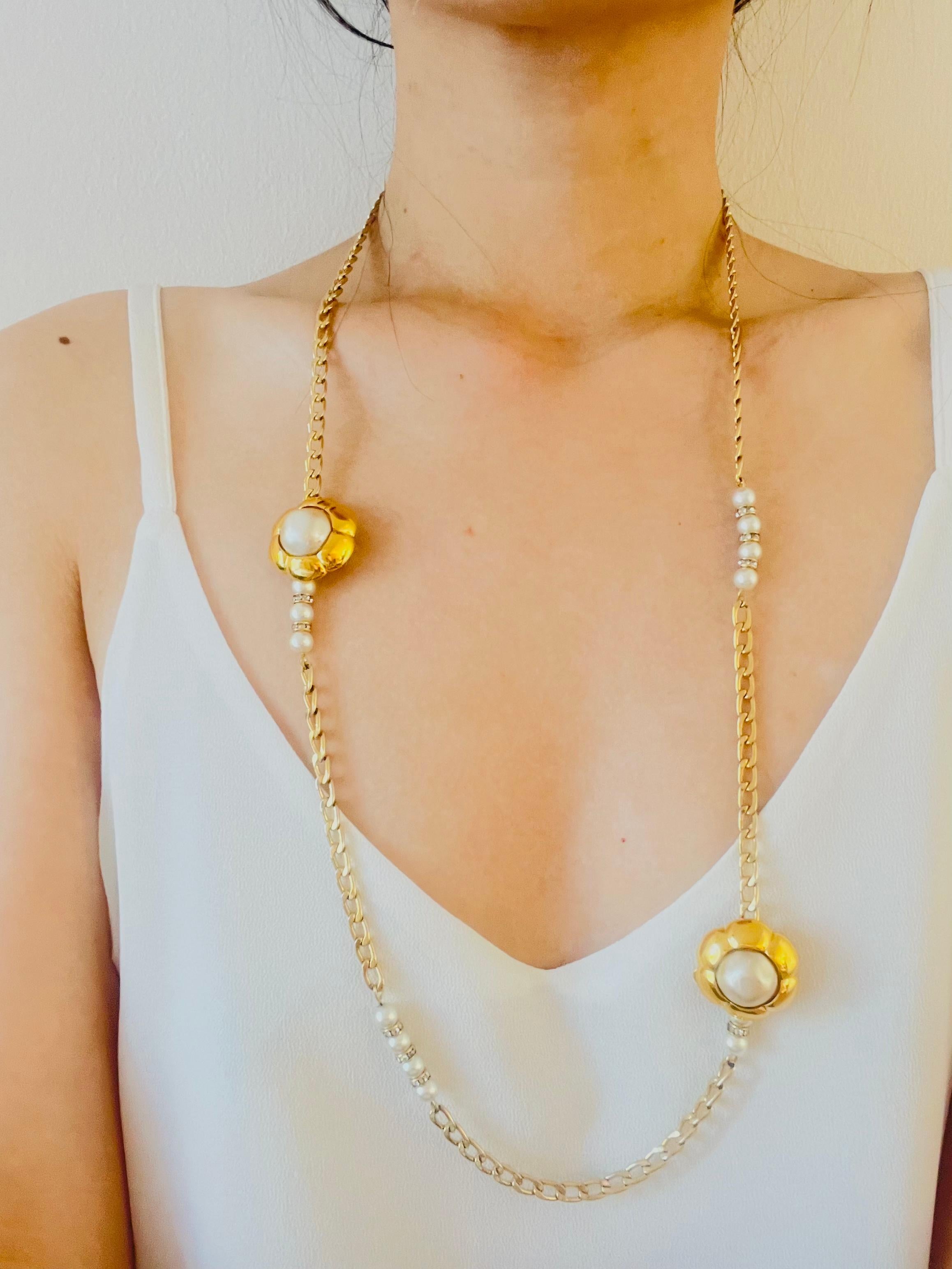 Christian Dior Vintage 1980s White Pearl Round Ball Crystals Gold Long Necklace For Sale 4