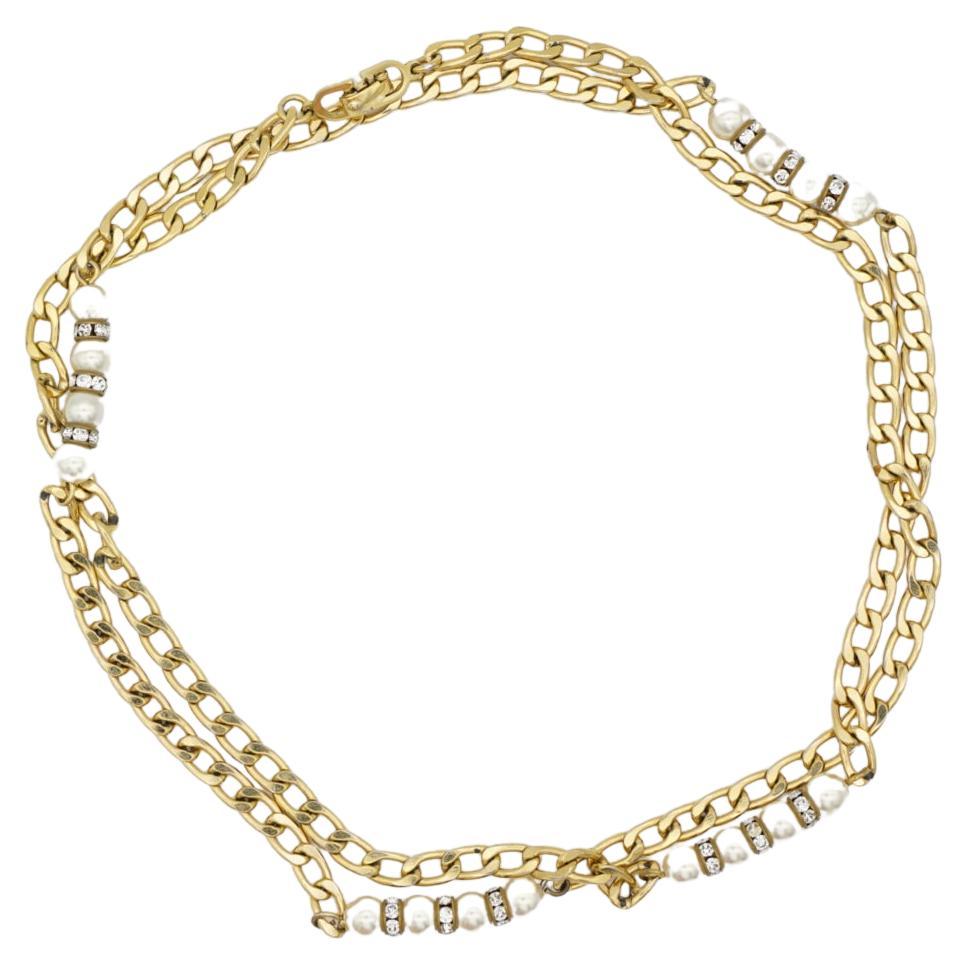 Christian Dior Vintage 1980er Jahre Lange Halskette aus Gold mit weißen Perlen und runden Kugelkristallen im Angebot