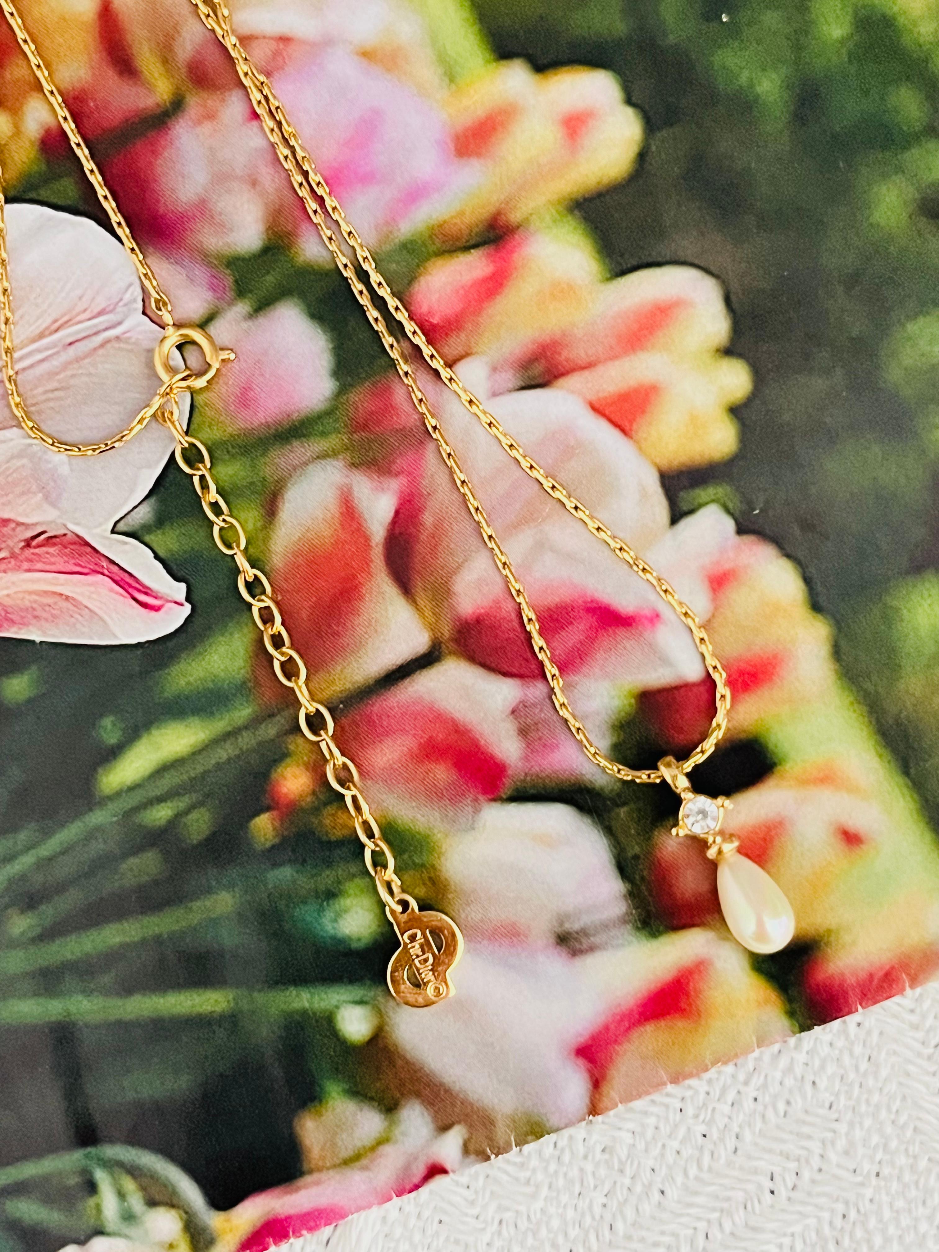 Christian Dior Vintage 1980s White Pearl Water Drop Crystal Pendant Necklace In Excellent Condition For Sale In Wokingham, England