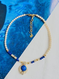 Christian Dior Vintage 1980er Jahre Ovale Halskette mit weißen Perlen und Lapislazuli-Cabochon-Kristallen