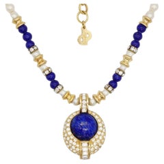 Christian Dior Vintage 1980er Jahre Halskette mit weißen Perlen und Lapislazuli in Marineblau mit Cabochon-Kristallen