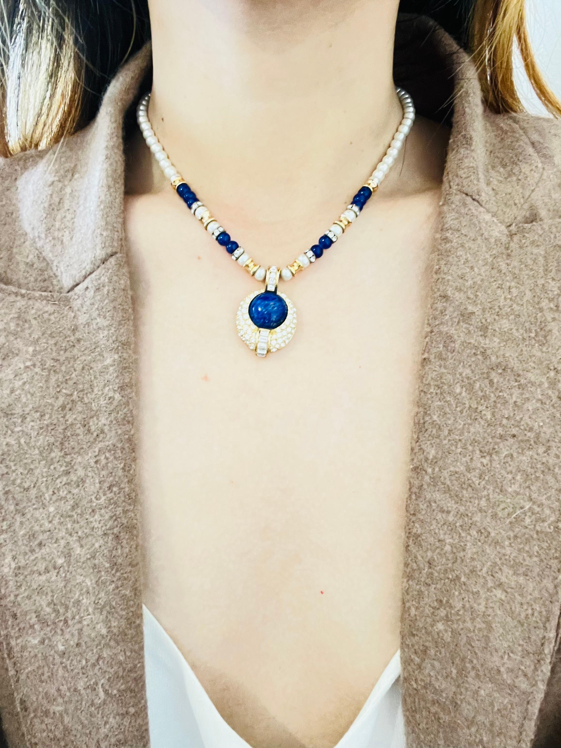 Christian Dior Vintage anni '80 Perle Bianche Lapis Navy Cristalli Cabochon Collana in vendita 2