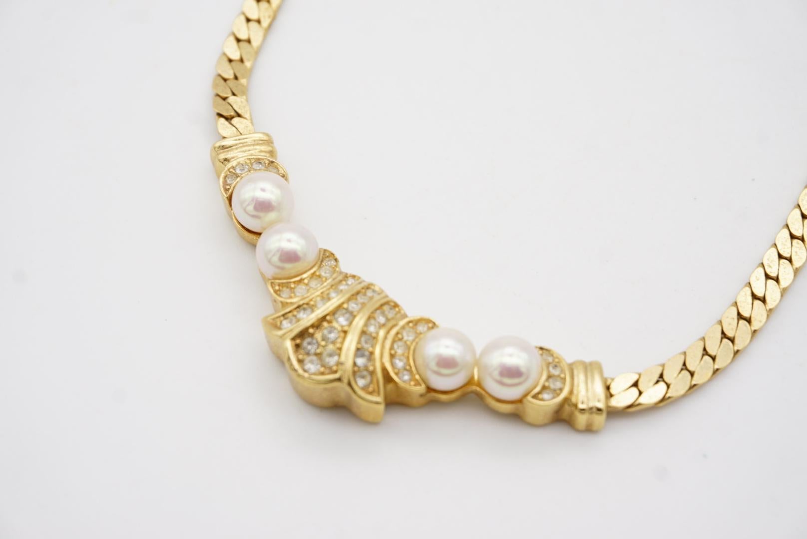 Christian Dior Vintage 1980s White Pearls Moon Fan Crystals Pendant Necklace For Sale 4