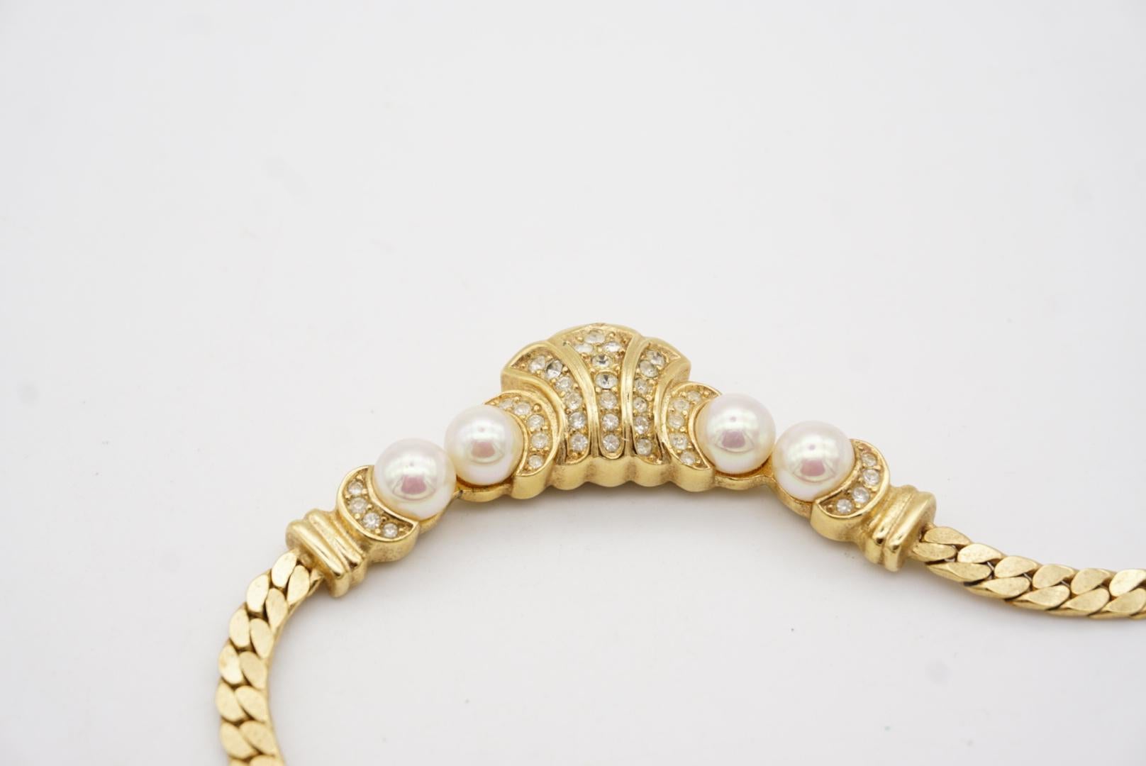 Christian Dior, collier pendentif vintage en perles blanches et cristaux en forme d'éventail de lune, années 1980 en vente 7