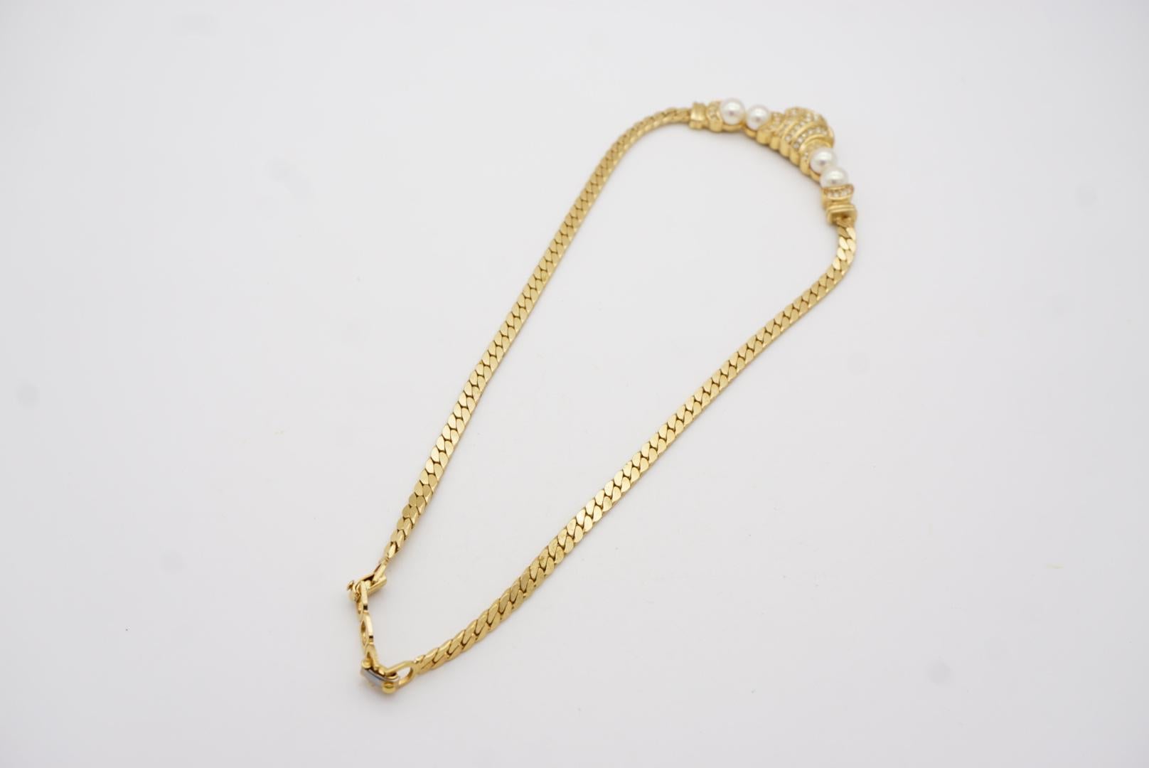 Christian Dior, collier pendentif vintage en perles blanches et cristaux en forme d'éventail de lune, années 1980 en vente 10