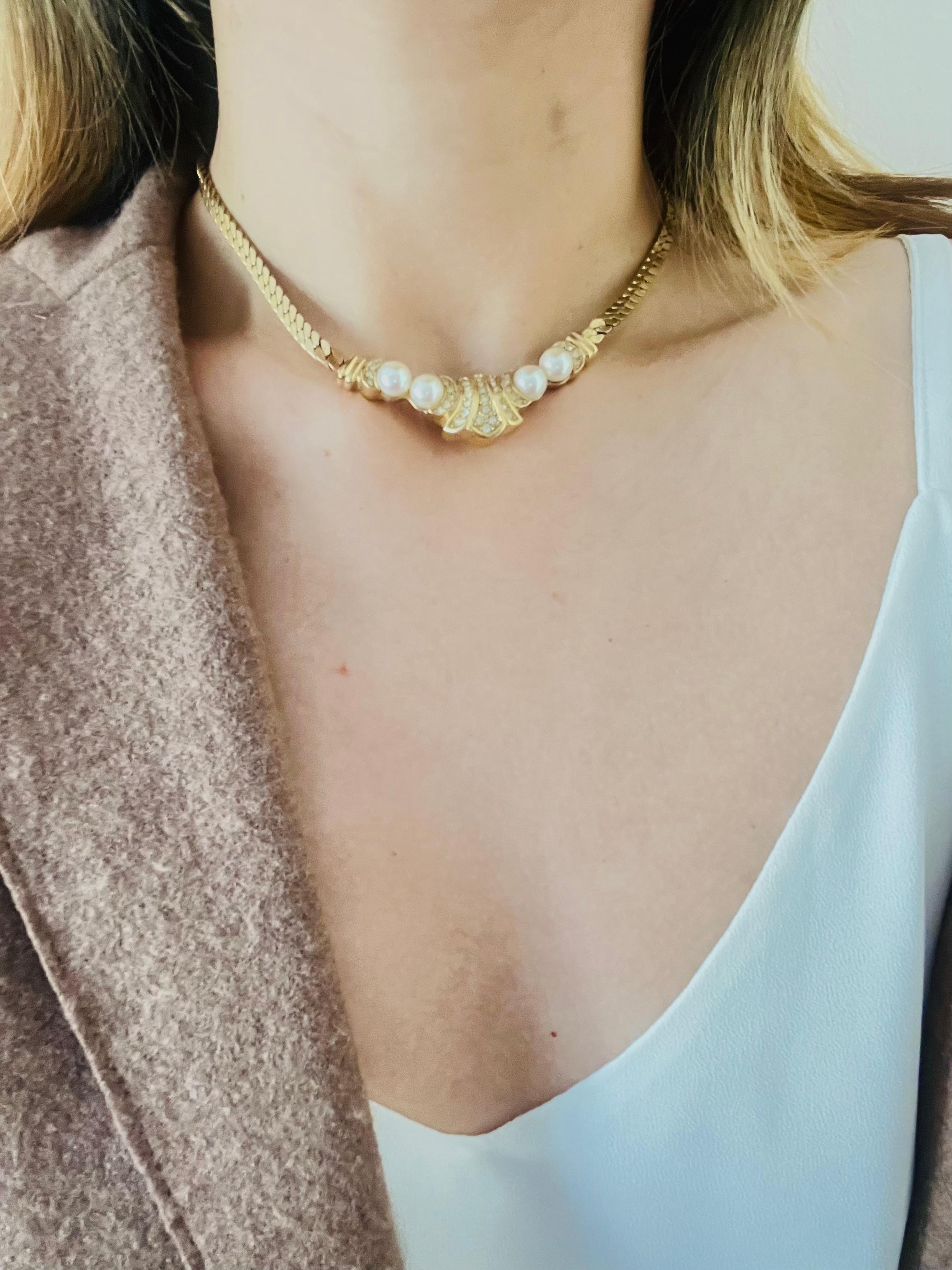 Christian Dior, collier pendentif vintage en perles blanches et cristaux en forme d'éventail de lune, années 1980 en vente 3