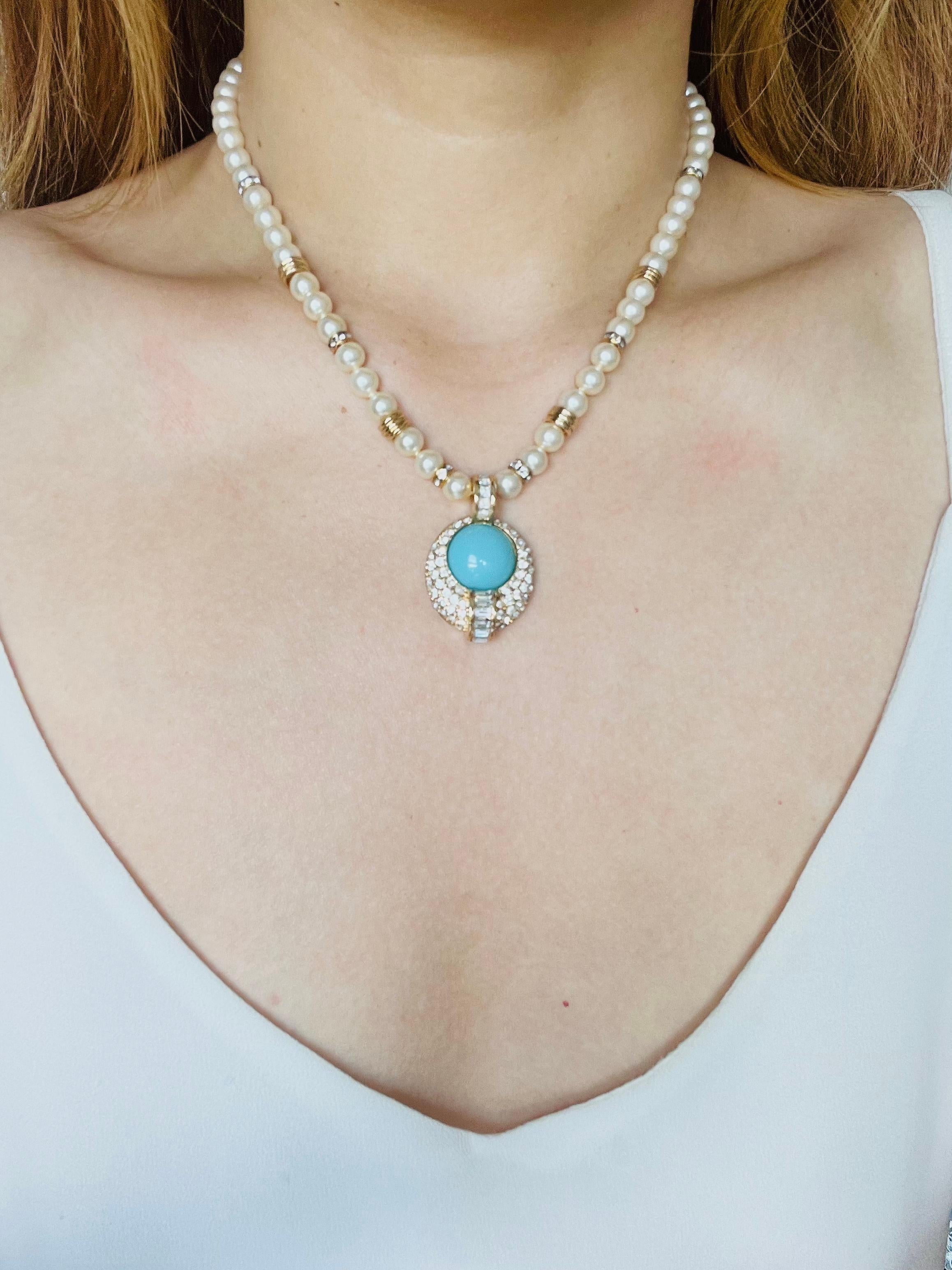 Christian Dior Vintage 1980s White Pearls Turquoise Cabochon Crystals Necklace For Sale 1