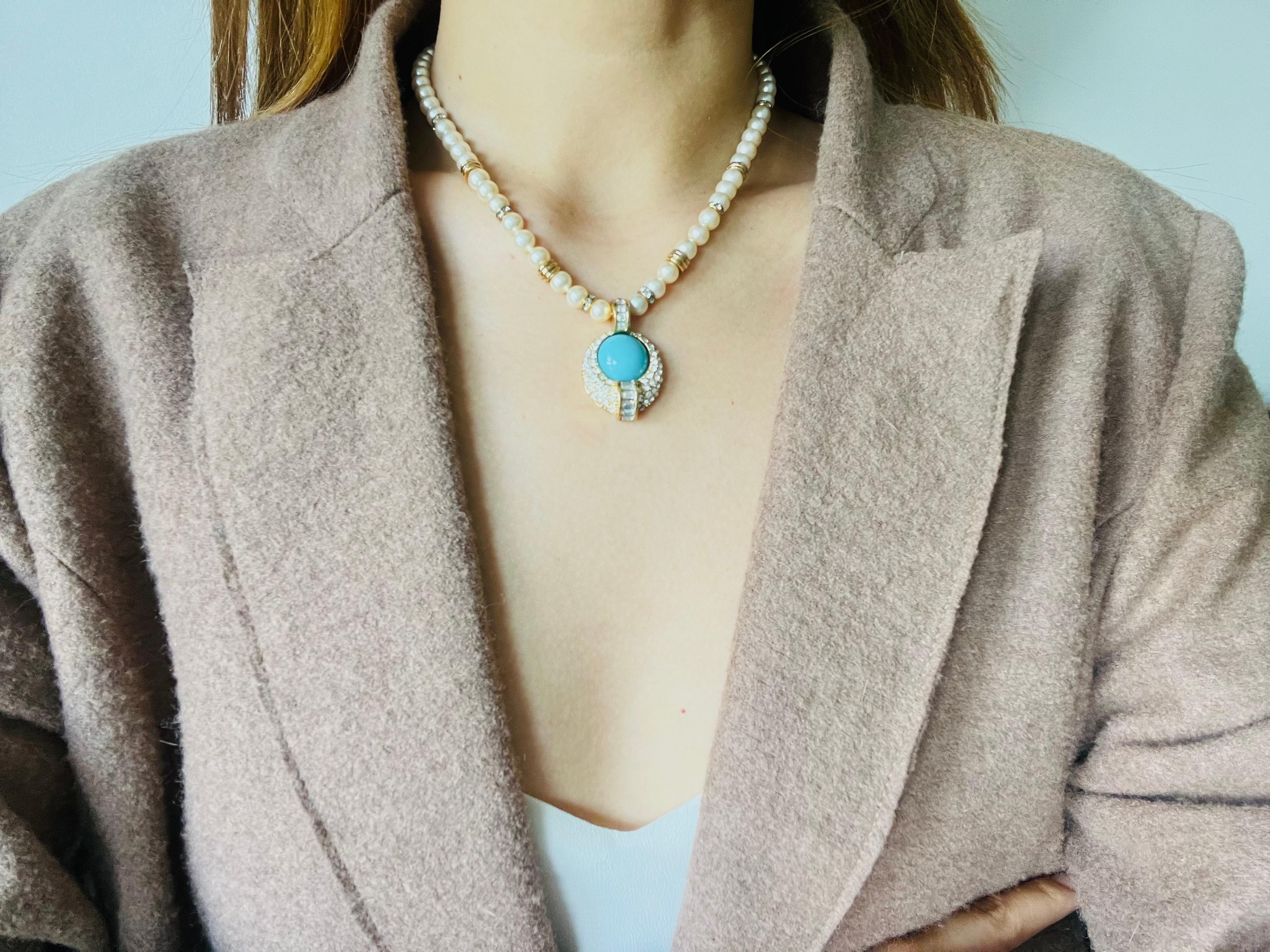 Christian Dior Vintage 1980s White Pearls Turquoise Cabochon Crystals Necklace For Sale 3