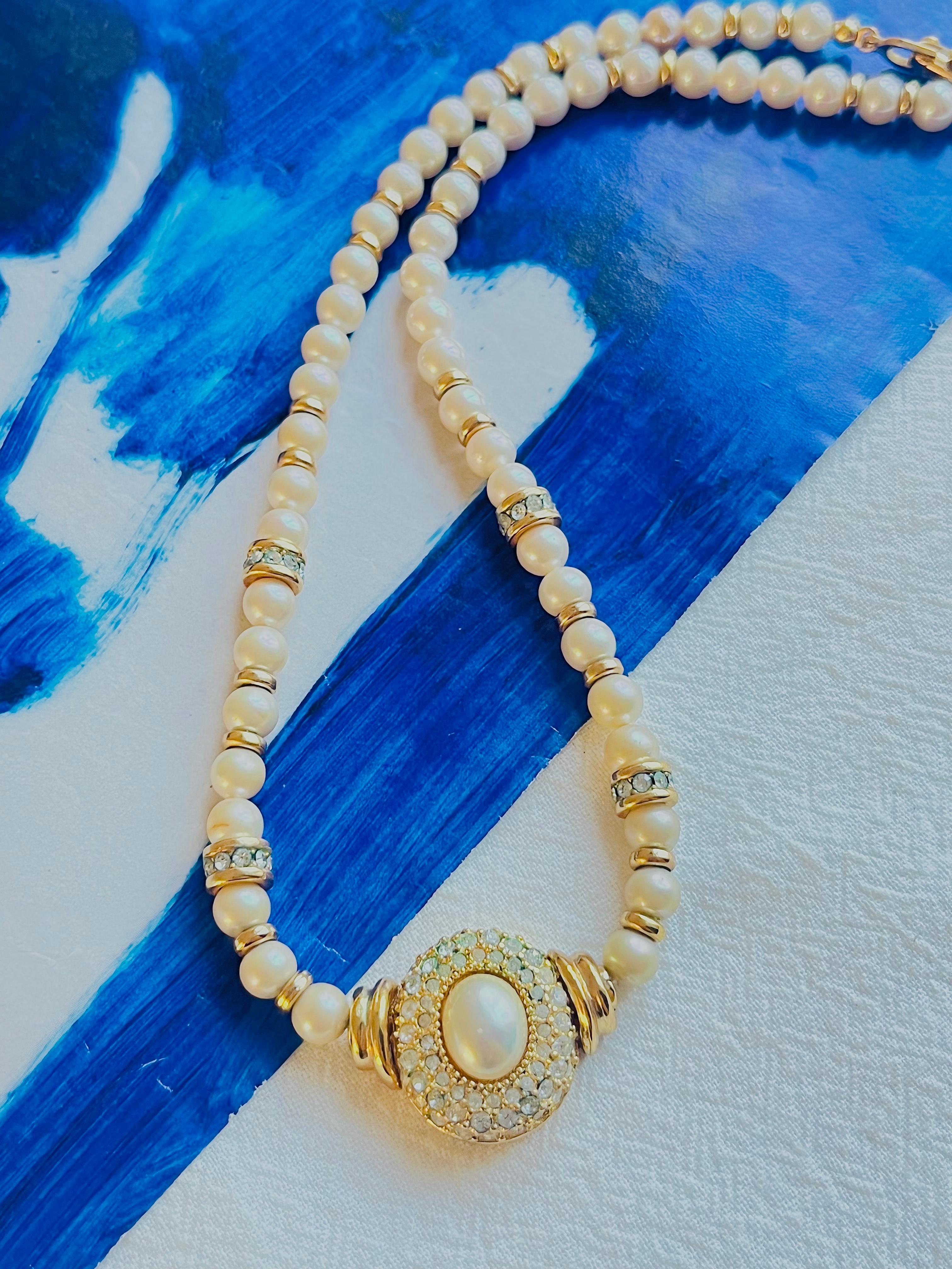 Christian Dior Vintage 1980s White Round Oval Pearl Crystals Pendant Necklace In Excellent Condition For Sale In Wokingham, England