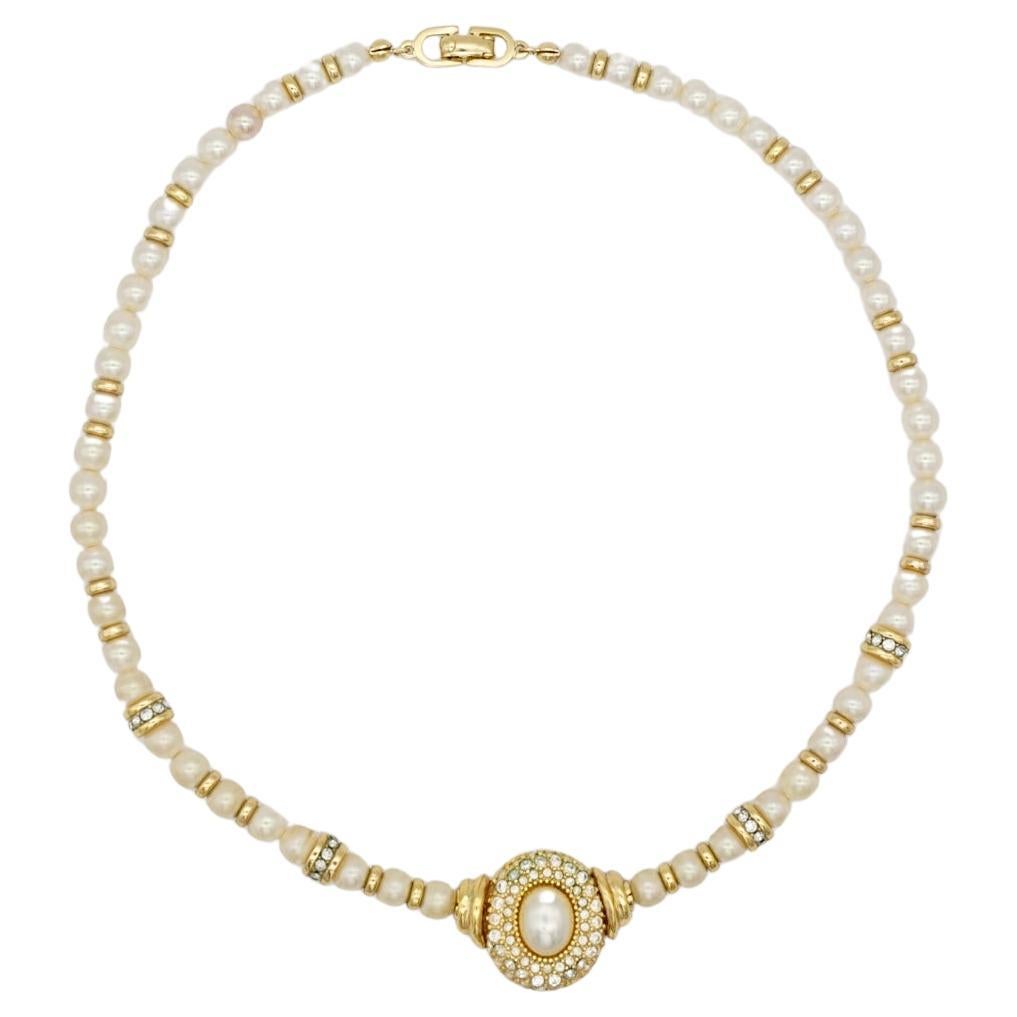 Christian Dior, collier pendentif vintage des années 1980, blanc, rond, perles ovales et cristaux en vente