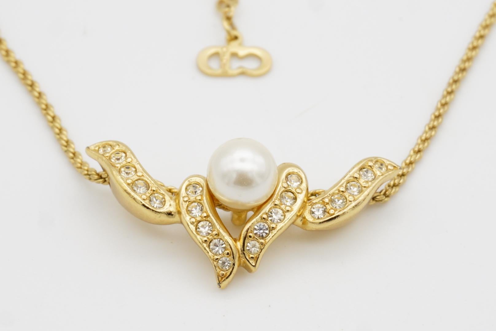 Christian Dior Vintage 1980s White Round Pearl Asymmetric Double Wings Necklace en vente 5