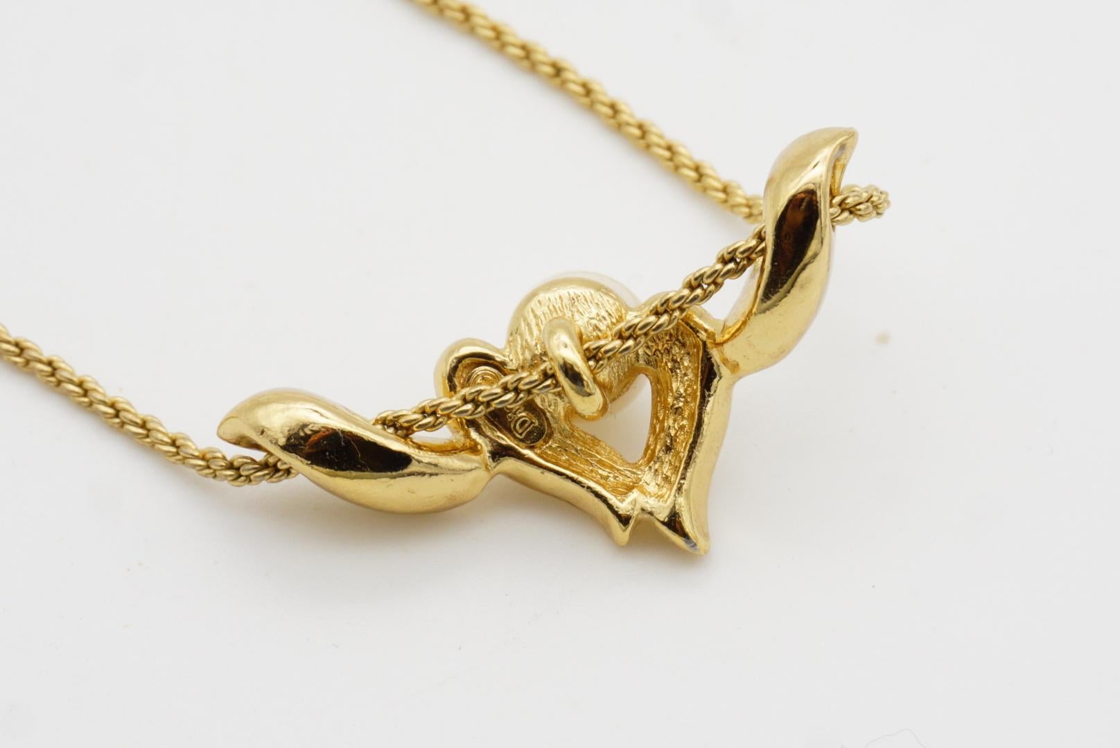 Christian Dior Vintage 1980s White Round Pearl Asymmetric Double Wings Necklace en vente 7