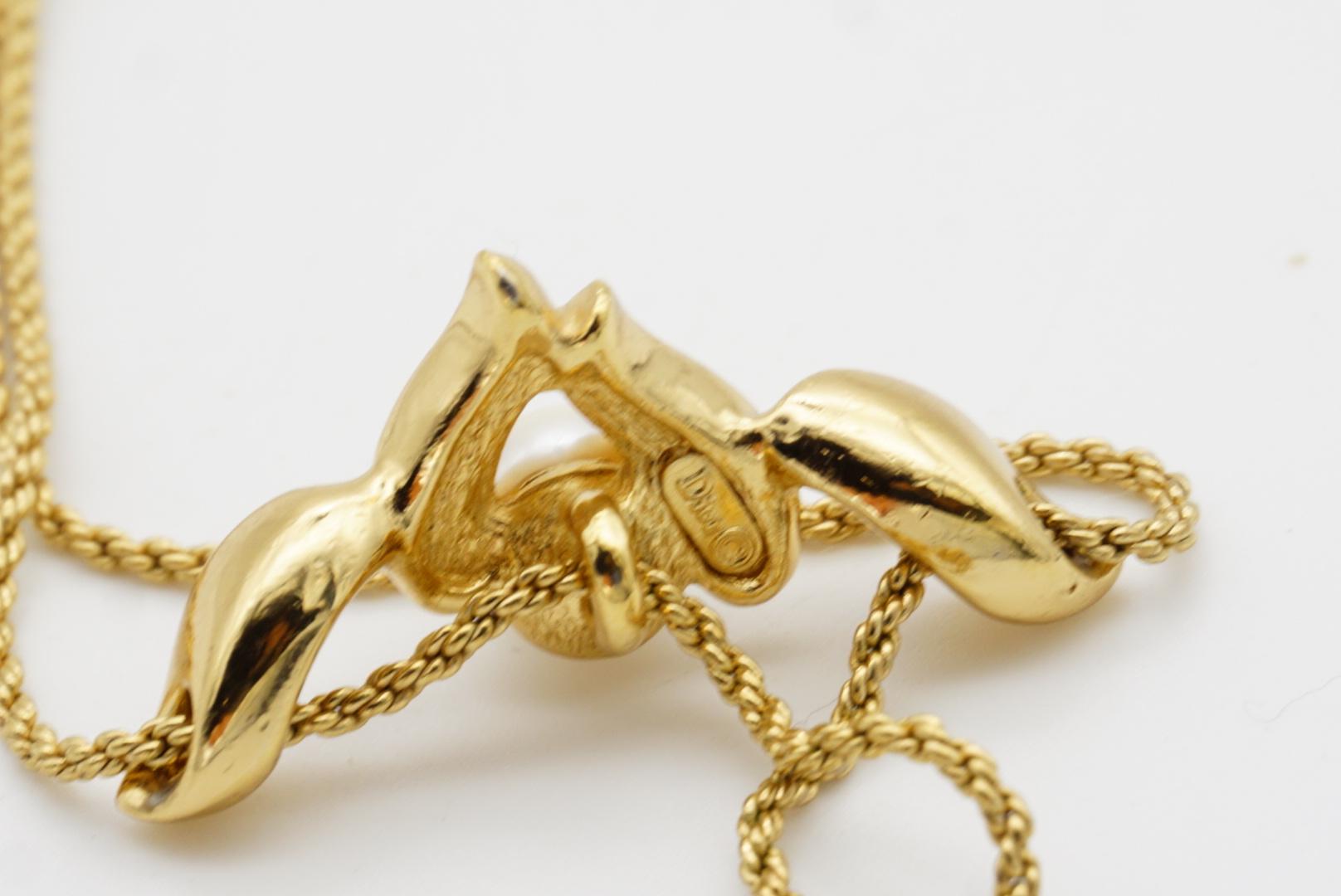Christian Dior Vintage 1980s White Round Pearl Asymmetric Double Wings Necklace en vente 8
