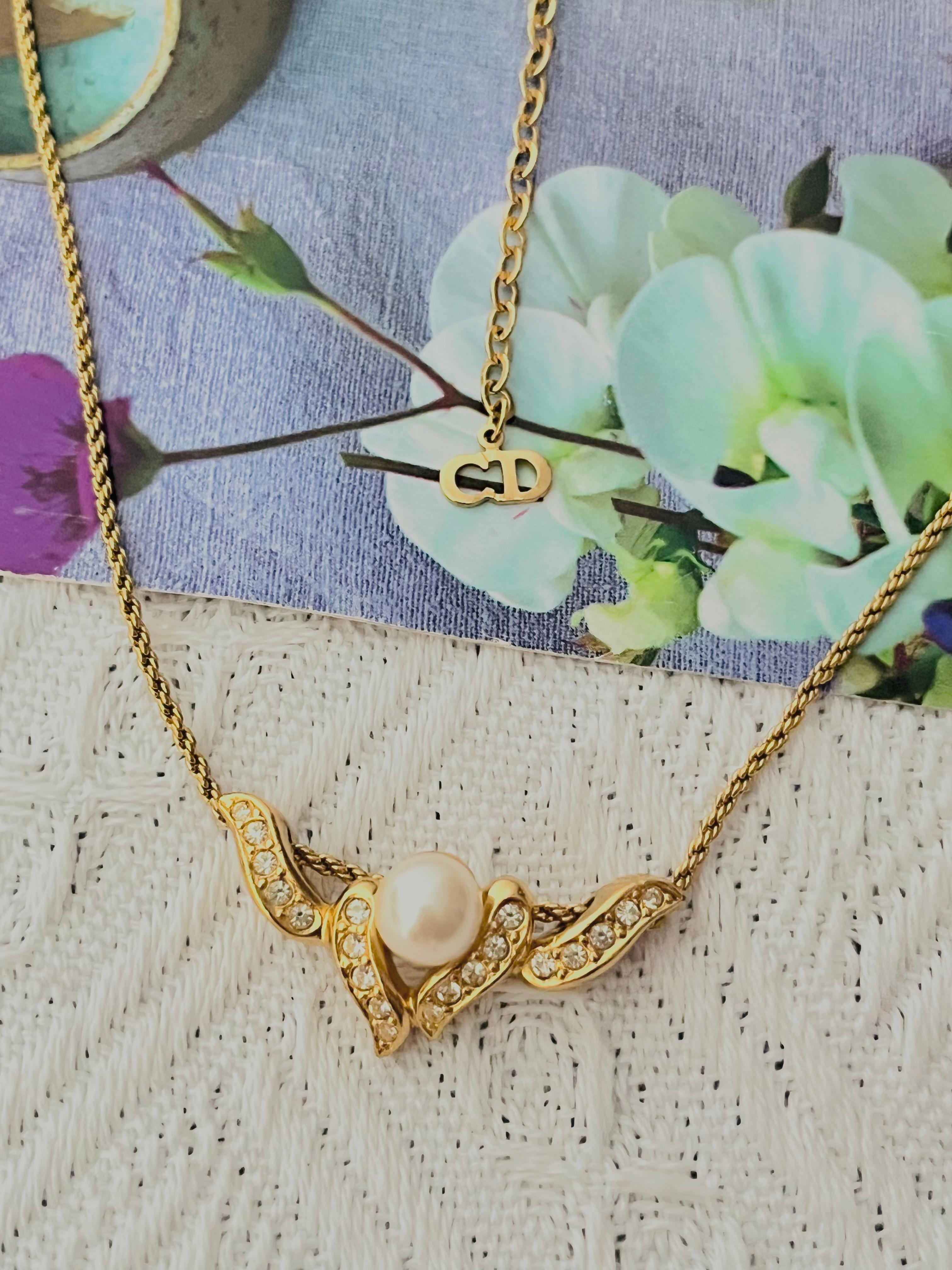 Art déco Christian Dior Vintage 1980s White Round Pearl Asymmetric Double Wings Necklace en vente