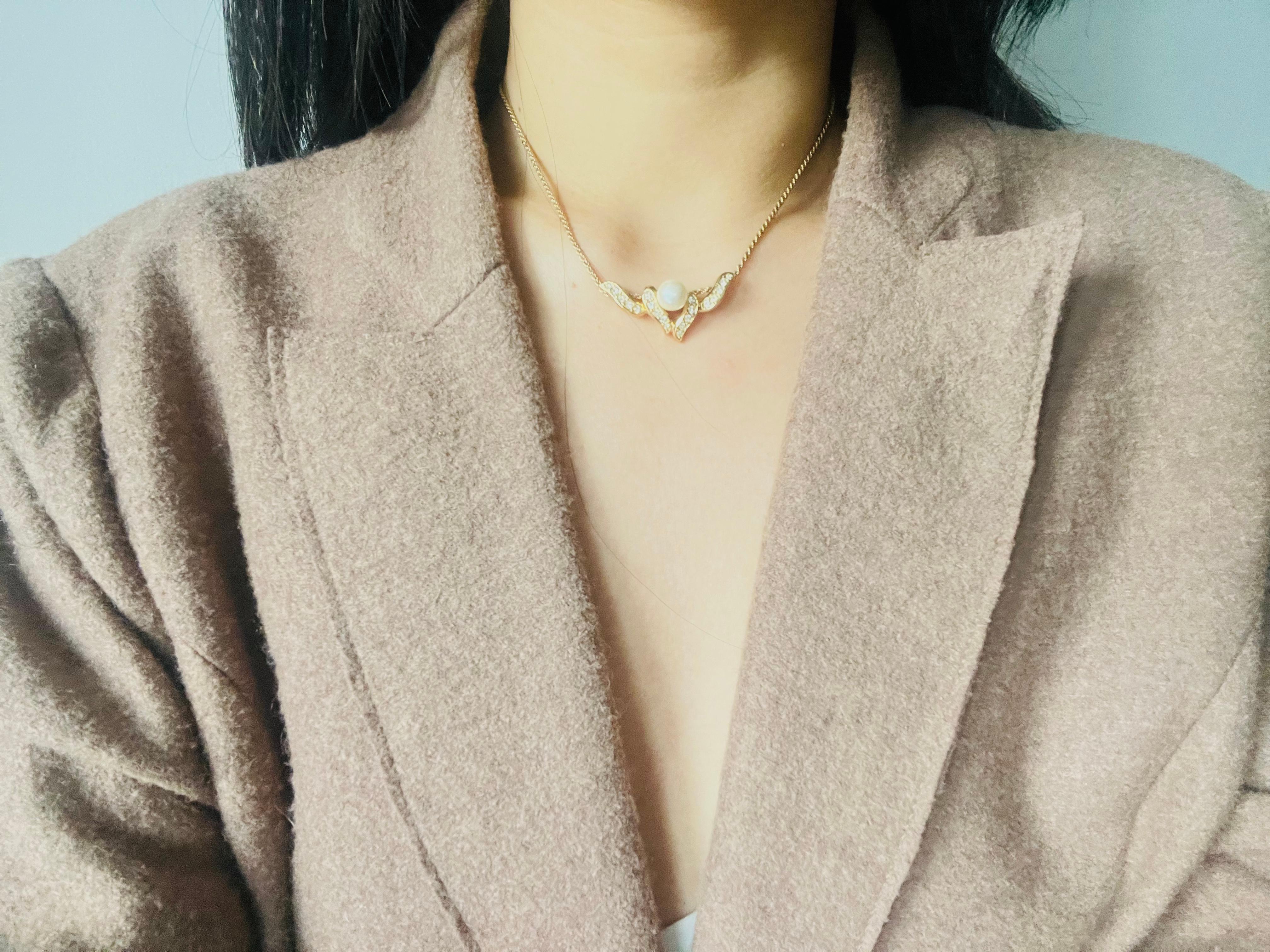 Christian Dior Vintage 1980s White Round Pearl Asymmetric Double Wings Necklace en vente 2