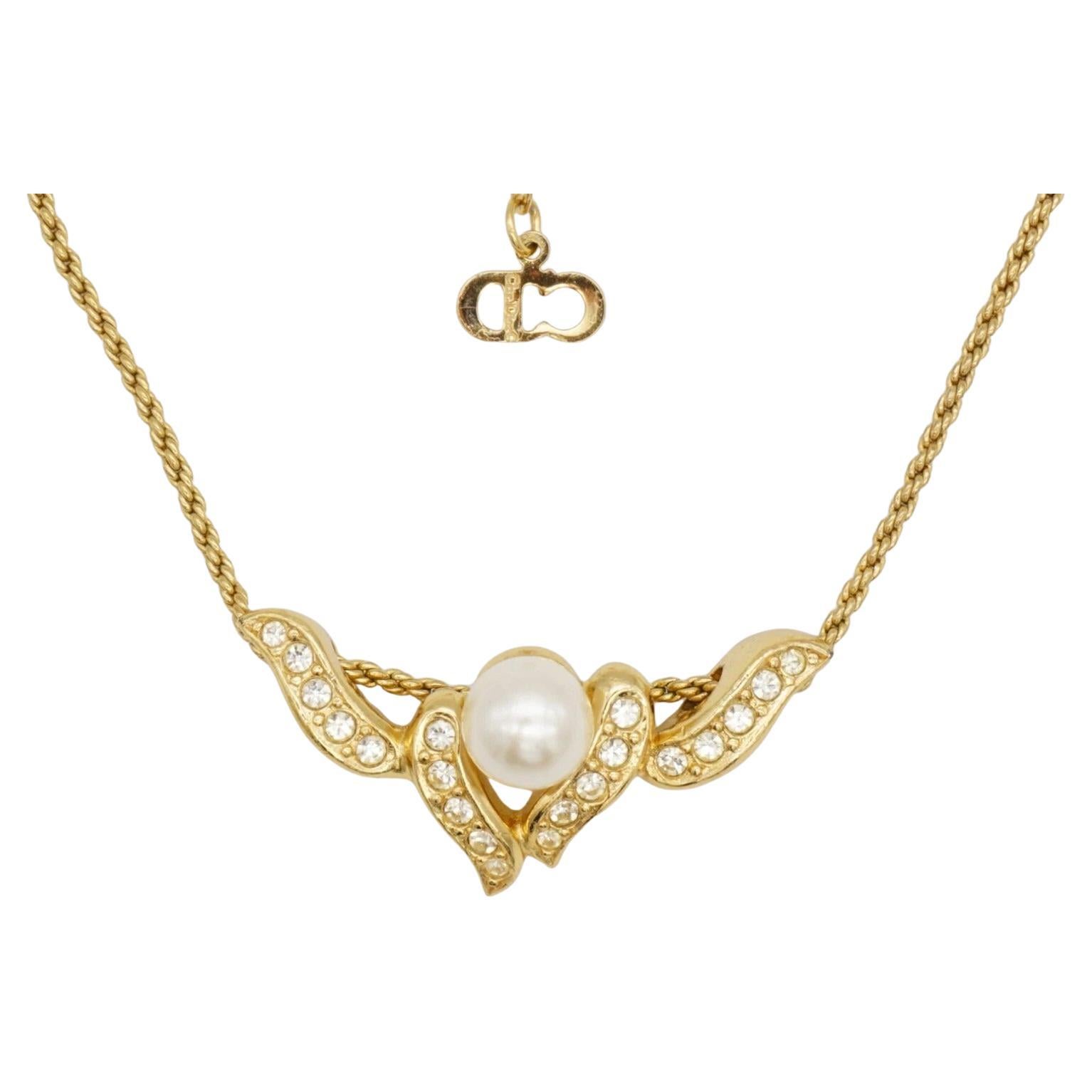 Christian Dior Vintage 1980s White Round Pearl Asymmetric Double Wings Necklace en vente
