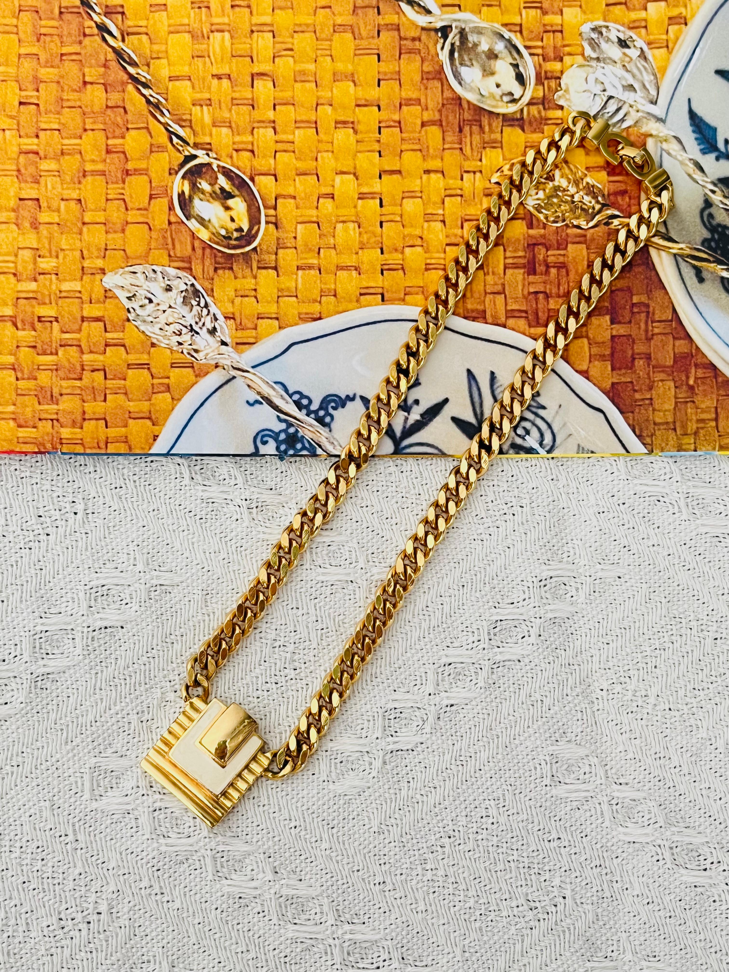 Christian Dior Vintage 1980er Jahre Weiß Trio Quadratische ägyptische Anhänger Kubanische Halskette (Art déco) im Angebot