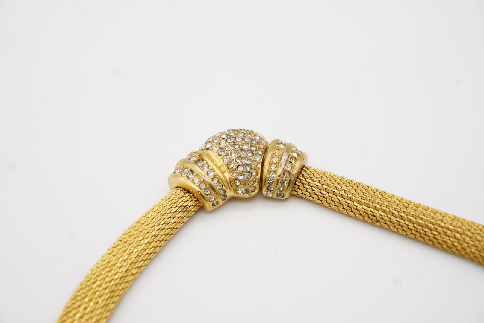Christian Dior Vintage 1980s Whole Crystals Button Snake Omega Gold Necklace For Sale 2