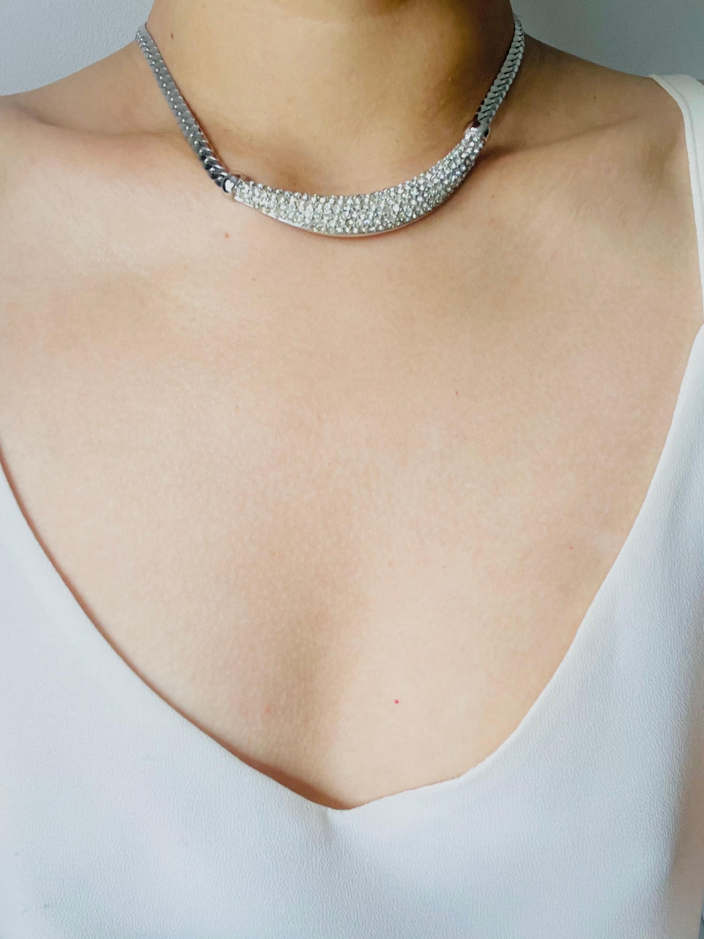 Christian Dior Vintage 1980s Crystals Whole Crescent Pendant Silver Necklace in vendita 2