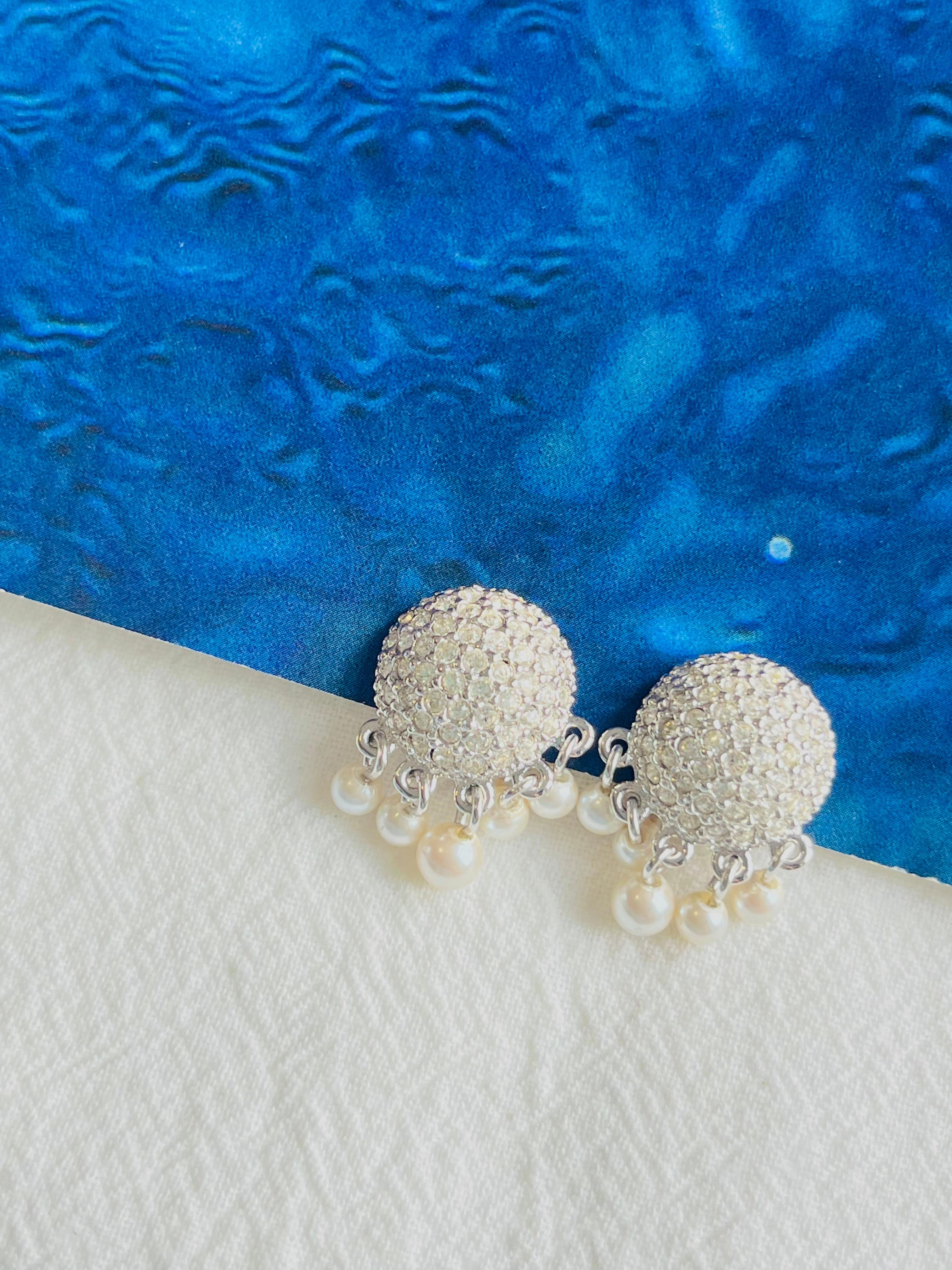Christian Dior Vintage 1980er Jahre Whole Crystals Ohrclips mit runder Quaste und Perlen im Zustand „Hervorragend“ im Angebot in Wokingham, England