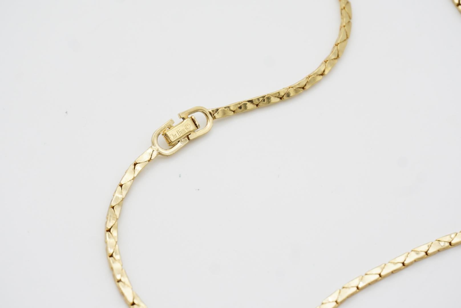 Christian Dior Vintage 1980s Whole Crystals Triangle Arrow Gold Pendant Necklace For Sale 9