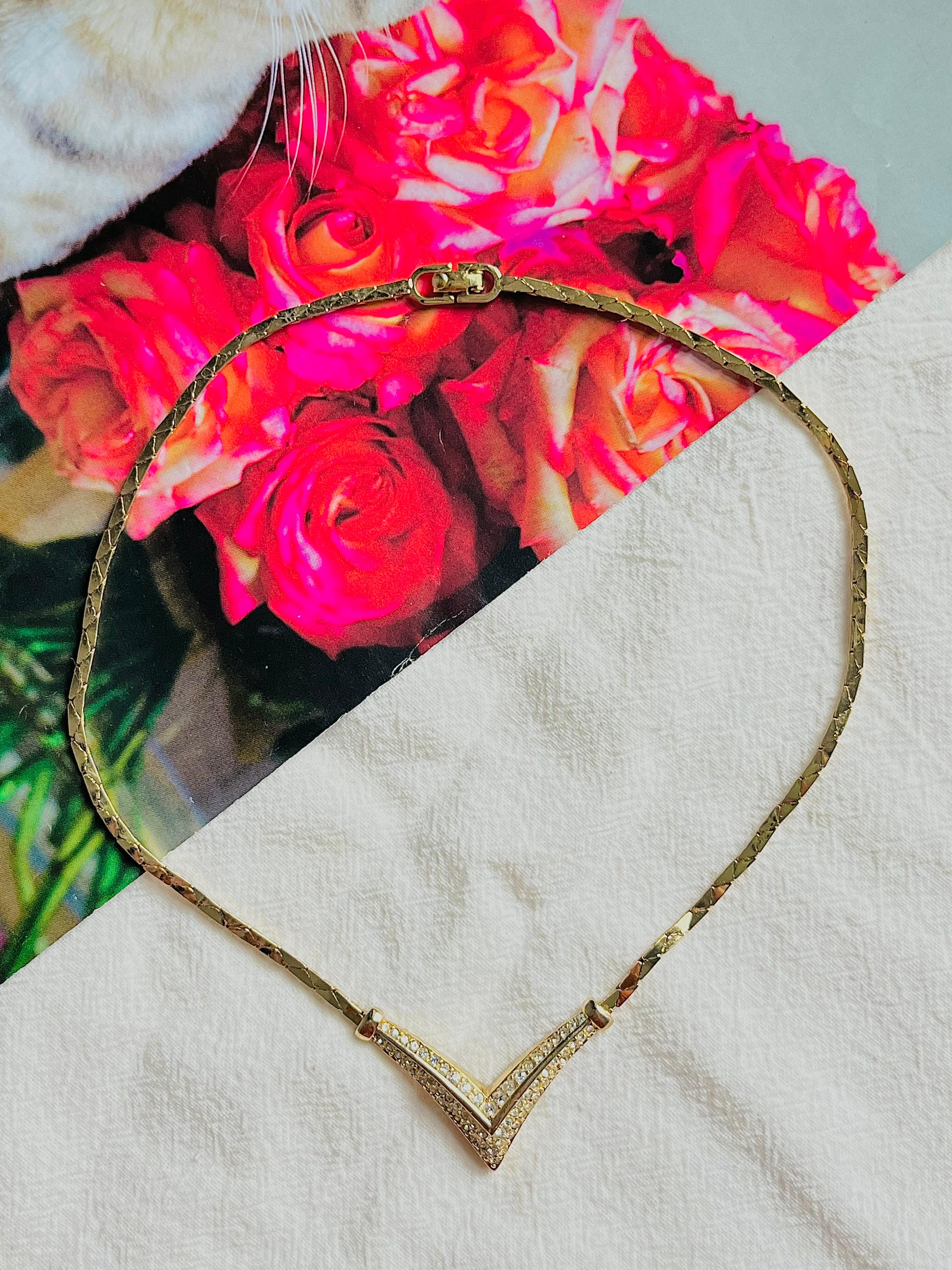 Christian Dior Vintage 1980s Whole Crystals Triangle Arrow Gold Pendant Necklace In Excellent Condition For Sale In Wokingham, England