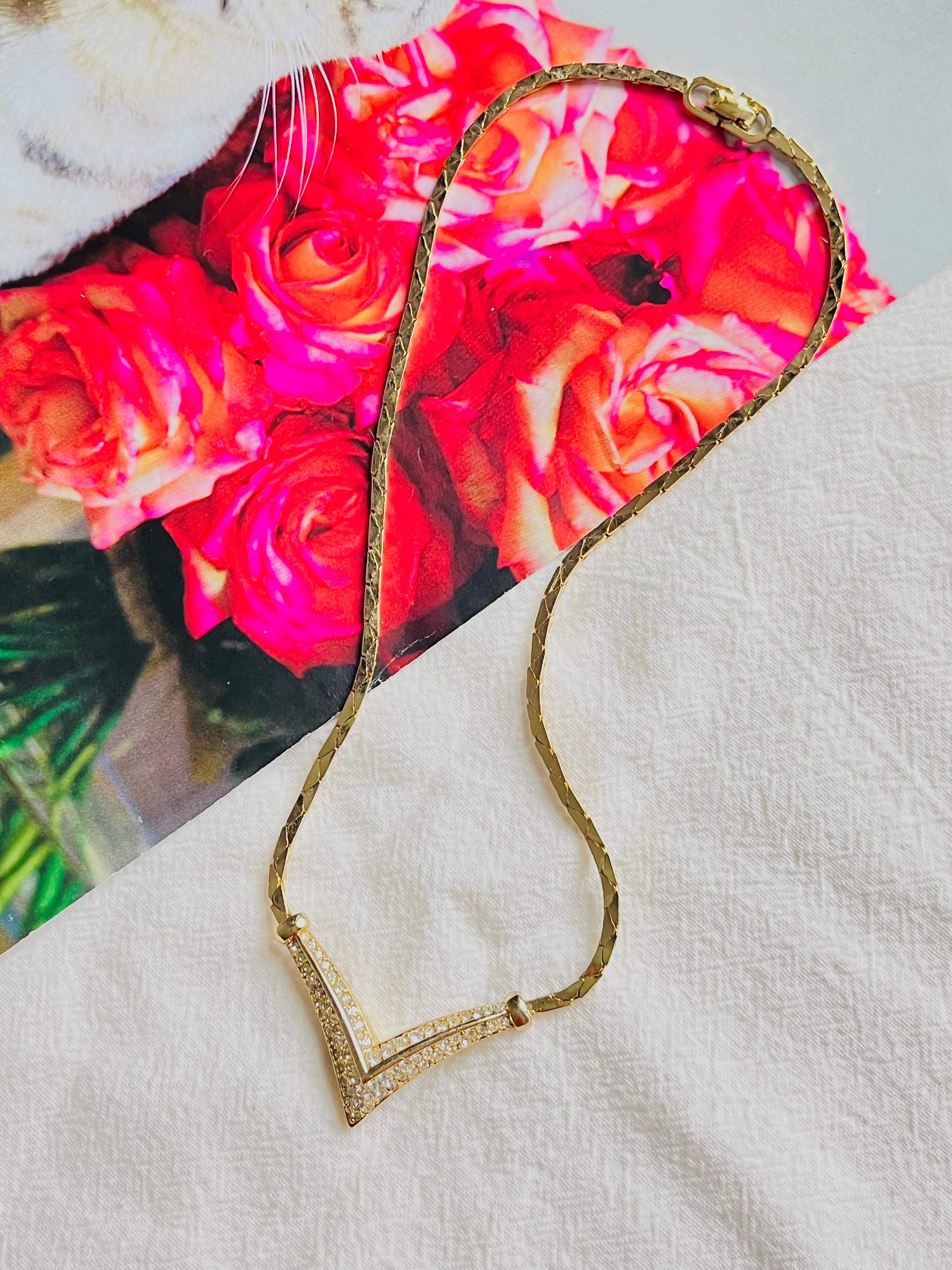 Women's or Men's Christian Dior Vintage 1980s Whole Crystals Triangle Arrow Gold Pendant Necklace For Sale