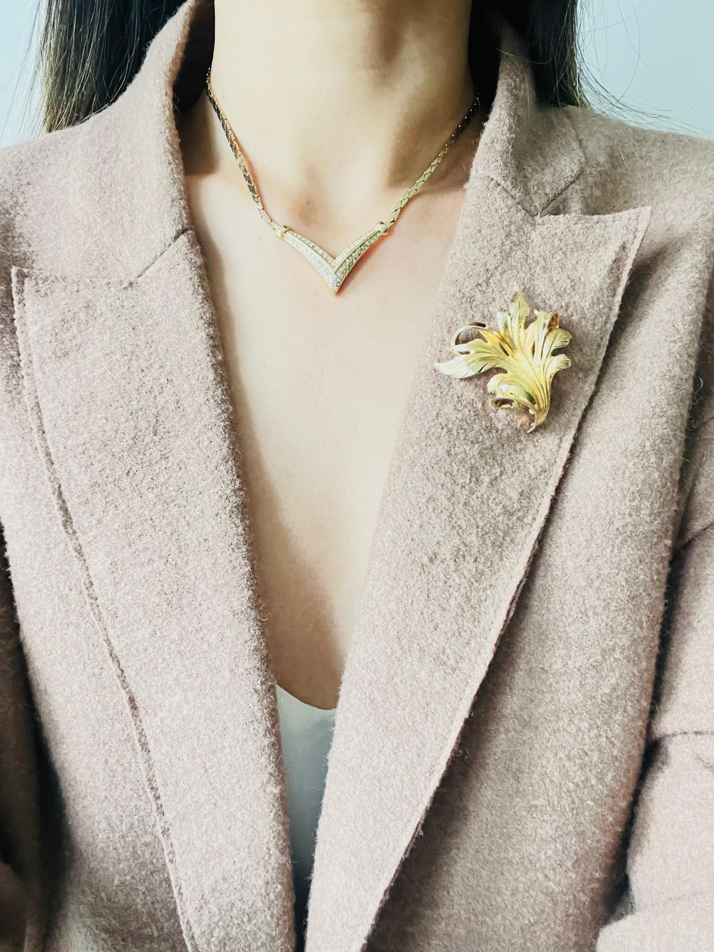 Christian Dior Vintage 1980s Whole Crystals Triangle Arrow Gold Pendant Necklace For Sale 2