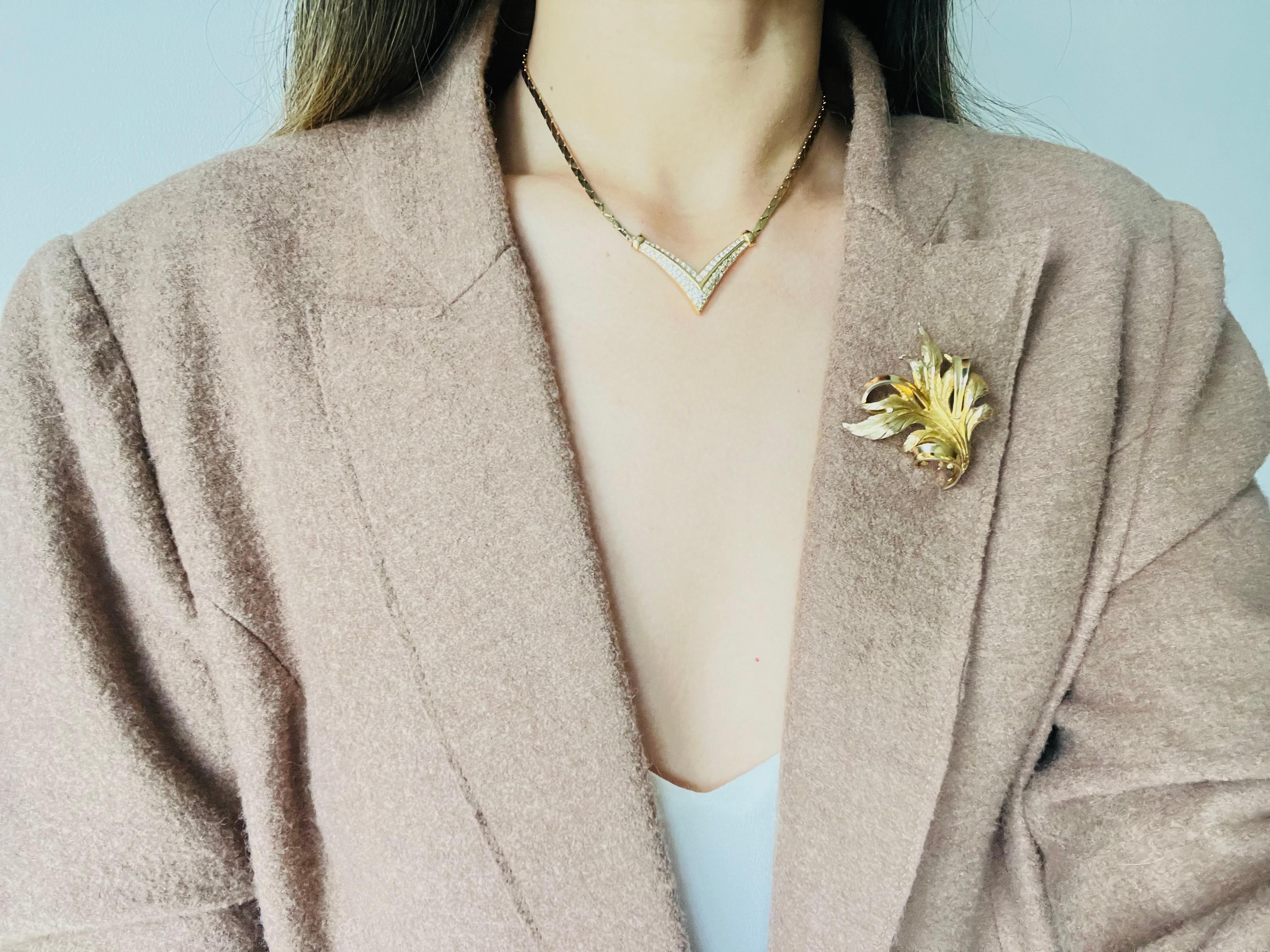 Christian Dior Vintage 1980s Whole Crystals Triangle Arrow Gold Pendant Necklace For Sale 3