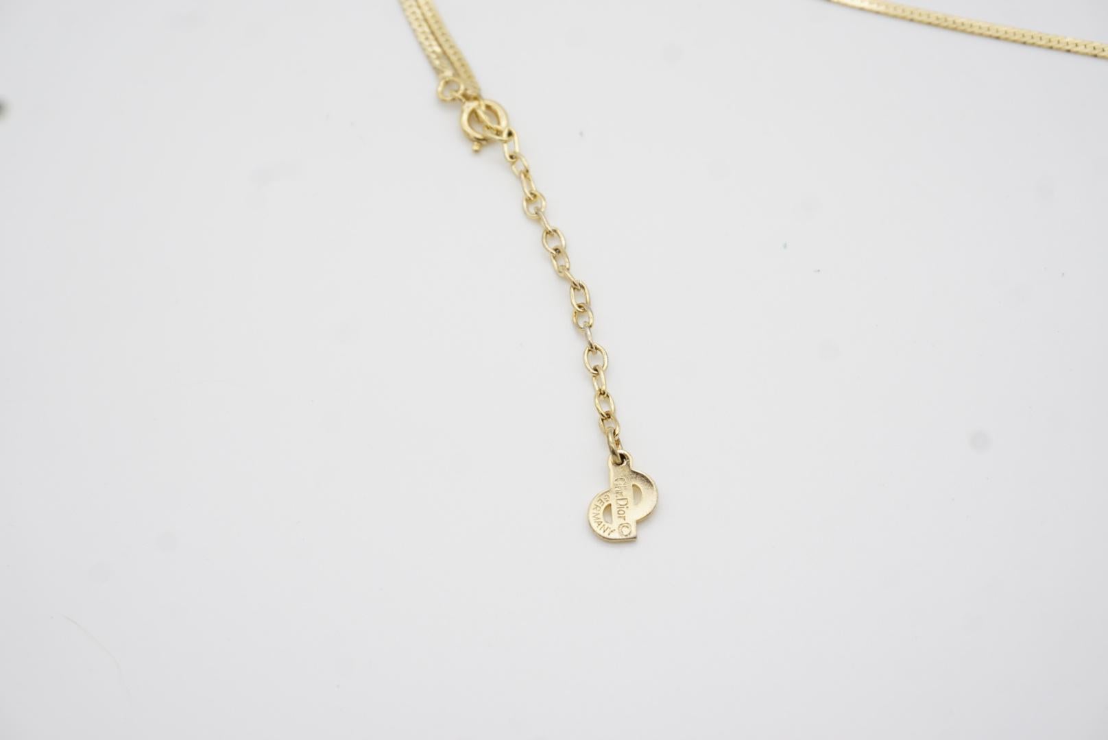Christian Dior Vintage anni '80 Collana con ciondolo a triangolo a V con cristalli integrali in vendita 7