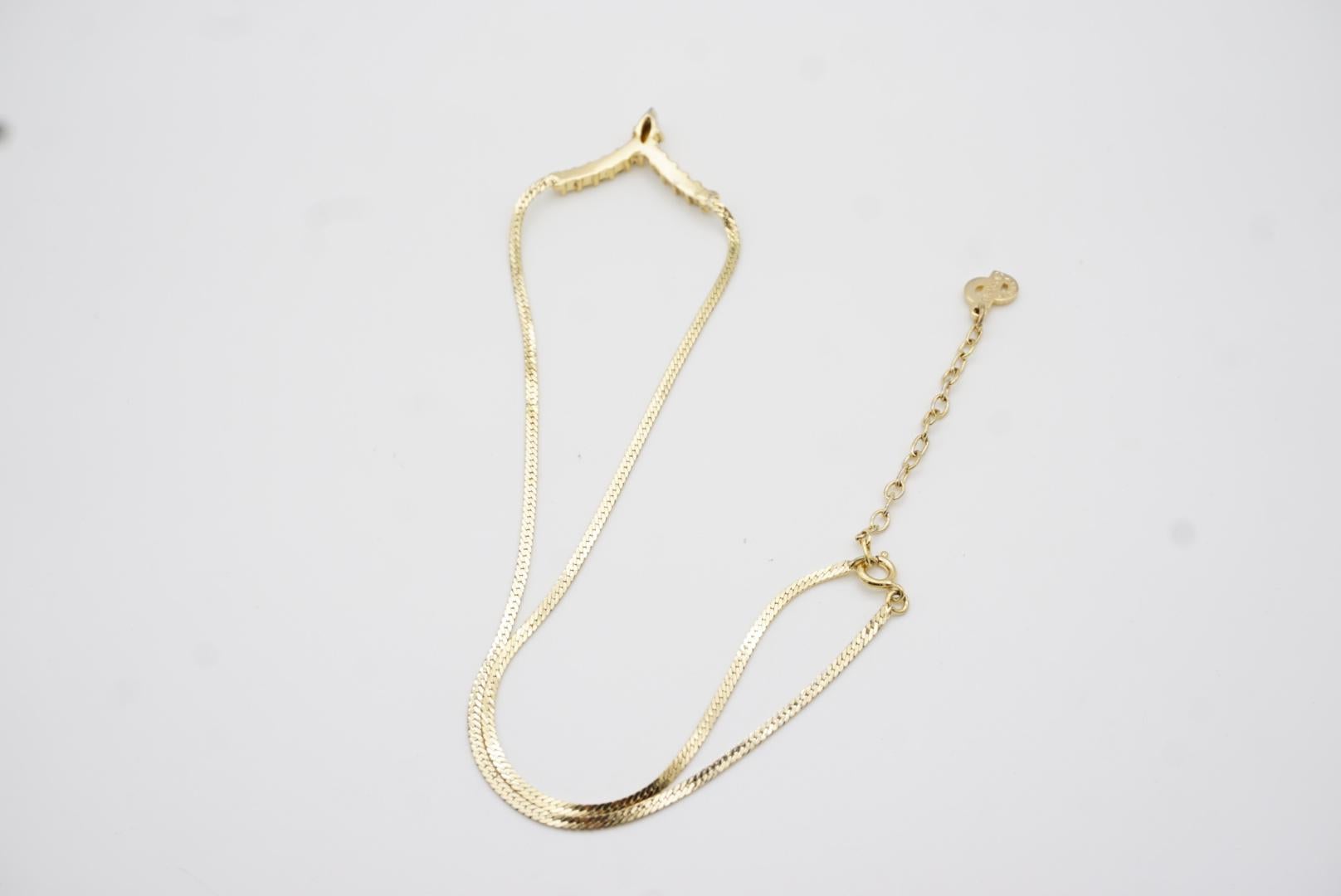 Christian Dior Vintage anni '80 Collana con ciondolo a triangolo a V con cristalli integrali in vendita 8